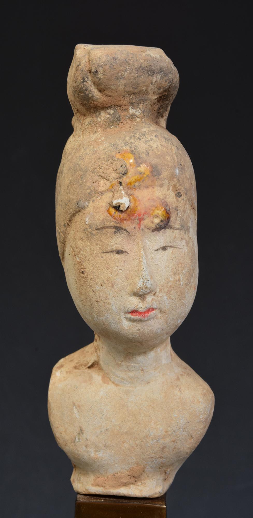 Antique Chinese painted pottery torso of court lady, with original pigments remaining.

Age: China, Tang Dynasty, A.D. 618 - 907
Size of torso only: Height 12.5 C.M. / Width 4.7 C.M. / Depth 5.2 C.M.
Height including stand: 28.2 C.M.
Condition: