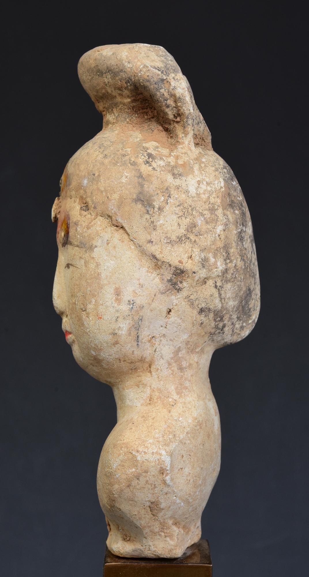 XVIIIe siècle et antérieur Tang Dynasty, Antique Chinese Painted Pottery Torso of Court Lady with Stand en vente