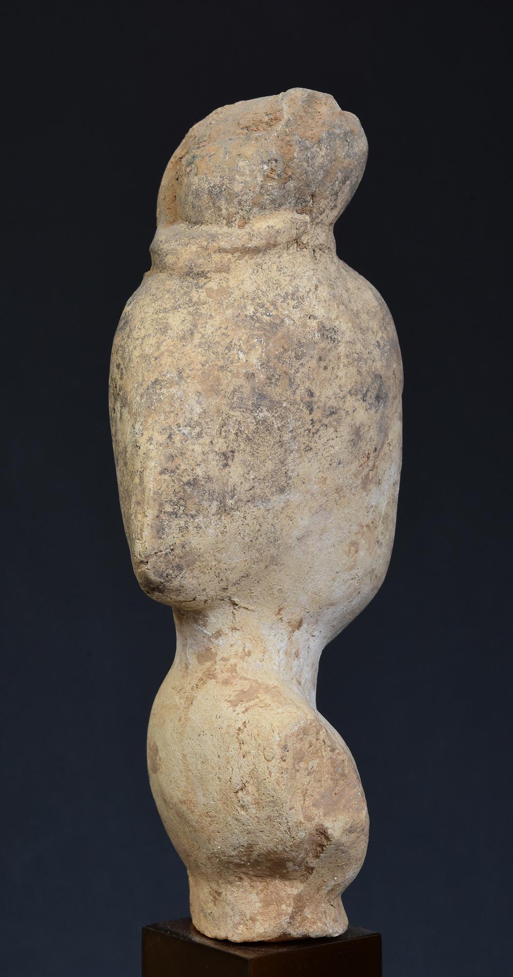 Tang Dynasty, antike chinesische bemalte Keramik Torso einer Hofdame mit Stand (Töpferwaren) im Angebot