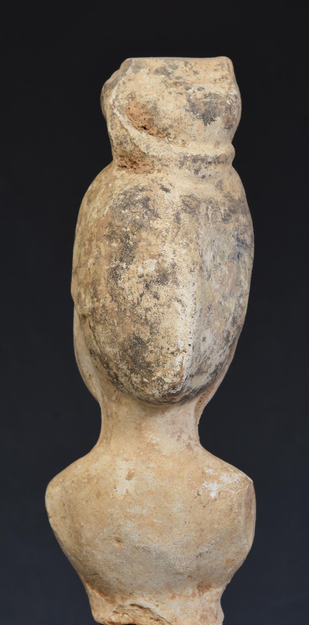 Tang Dynasty, Antique Chinese Painted Pottery Torso of Court Lady with Stand en vente 1