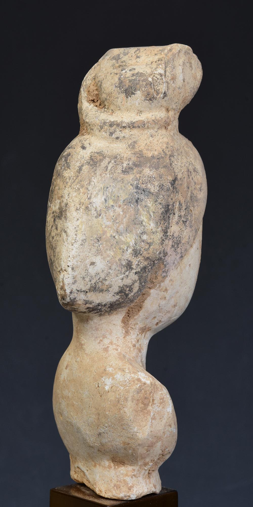 Tang Dynasty, Antique Chinese Painted Pottery Torso of Court Lady with Stand en vente 2