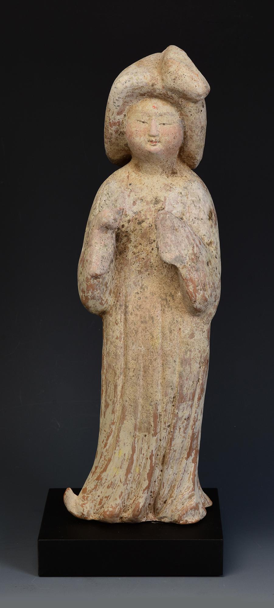 Antique Chinese pottery fat lady with original pigments remaining.
Thermoluminescence (TL) test result from Oxford Authentication Ltd. is included.

Age: China, Tang Dynasty, A.D. 618 - 907
Size: Height 33.5 C.M. / Width 10.5 C.M. / Depth 9 C.M.