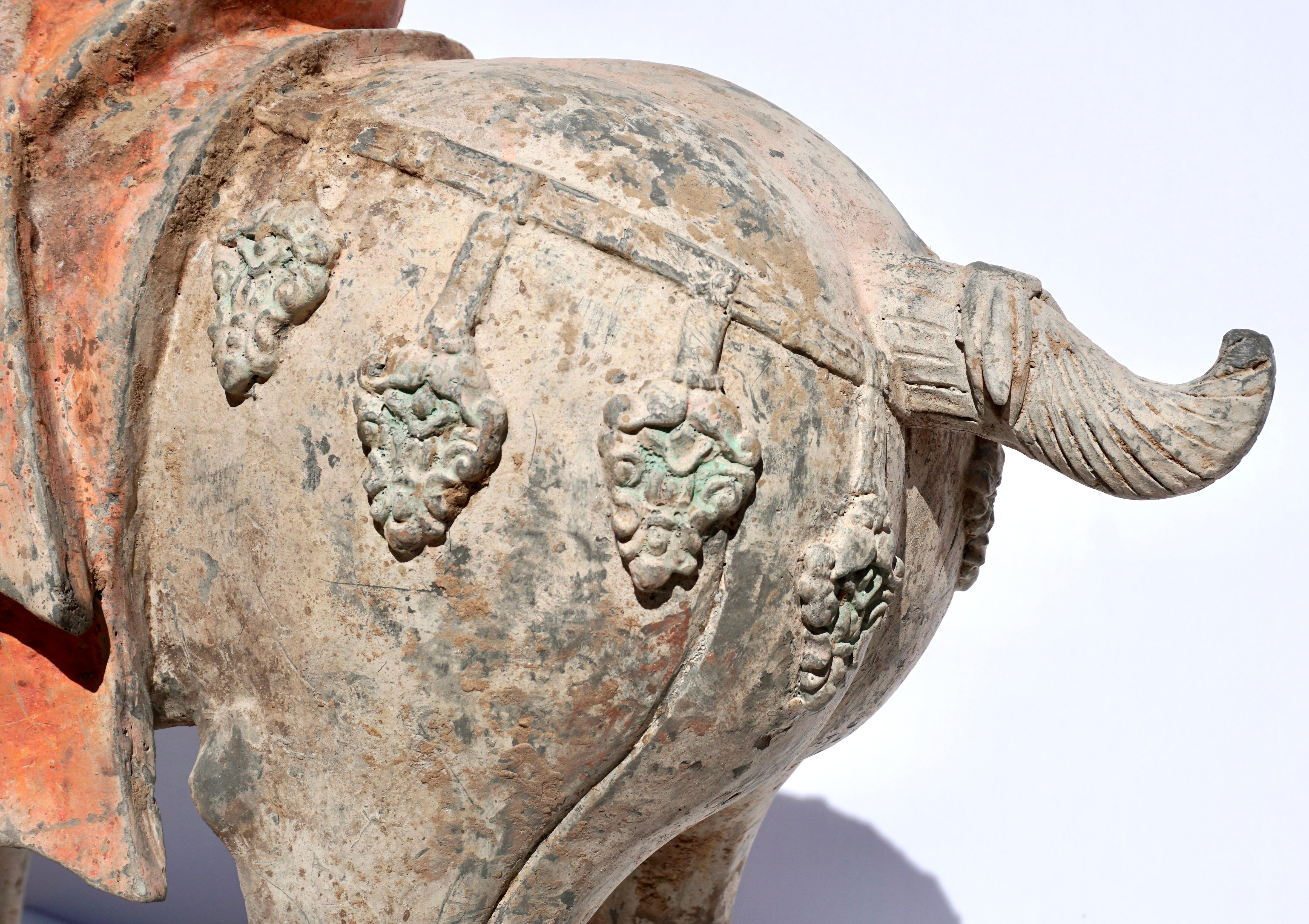 XVIIIe siècle et antérieur Cheval en poterie de grande taille et important de la Dynasty TL testé en vente