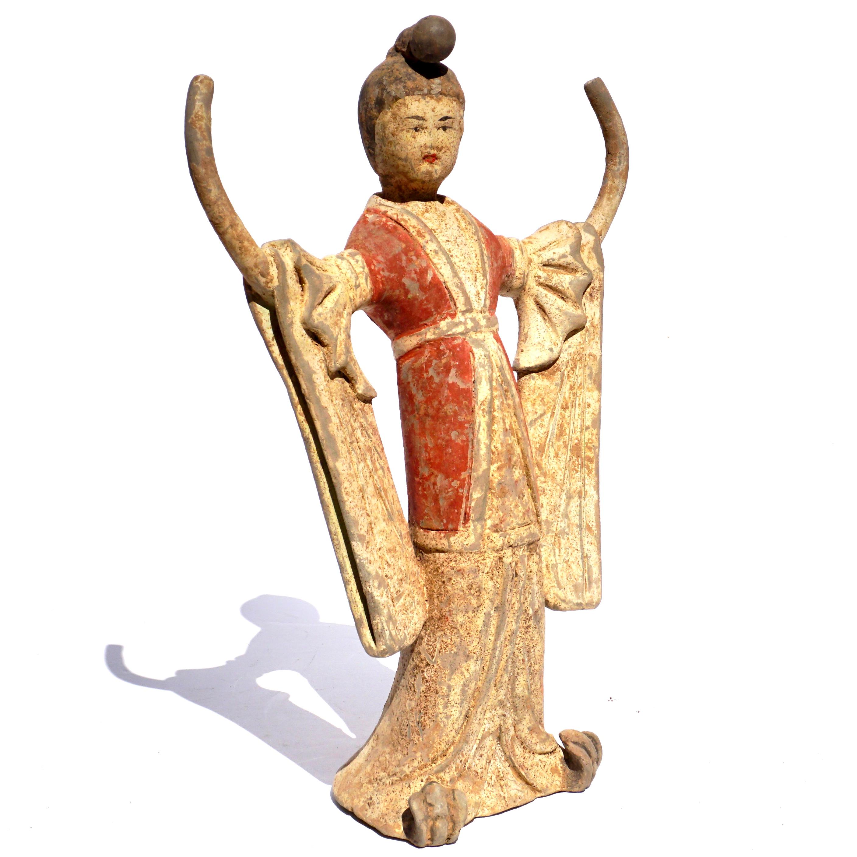 Chinois Danseuse en poterie peinte de la dynastie Tang, testée TL en vente