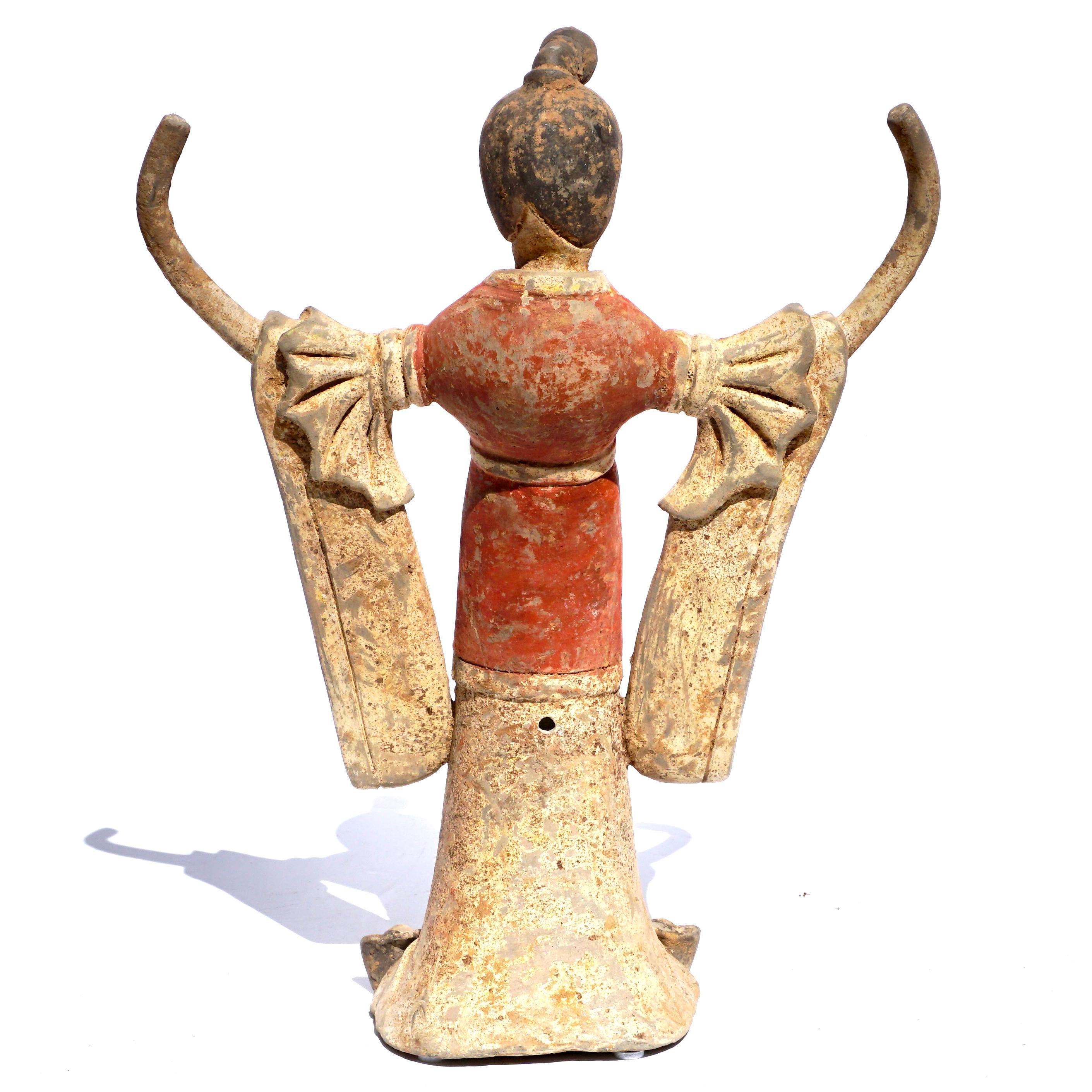 Peint à la main Danseuse en poterie peinte de la dynastie Tang, testée TL en vente
