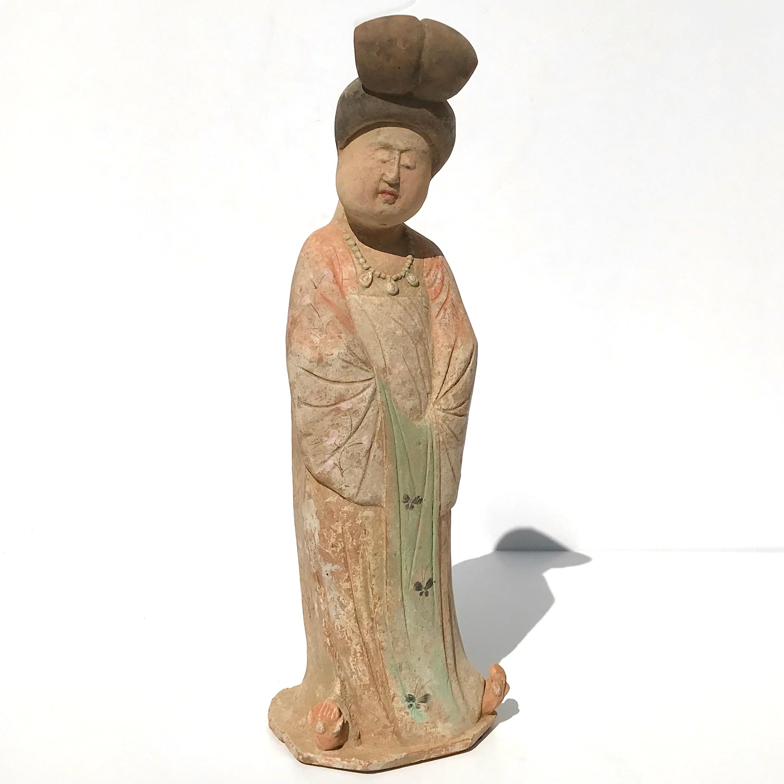Escultura de dama gorda de cerámica pintada de la Tang Dynasty Chino en venta