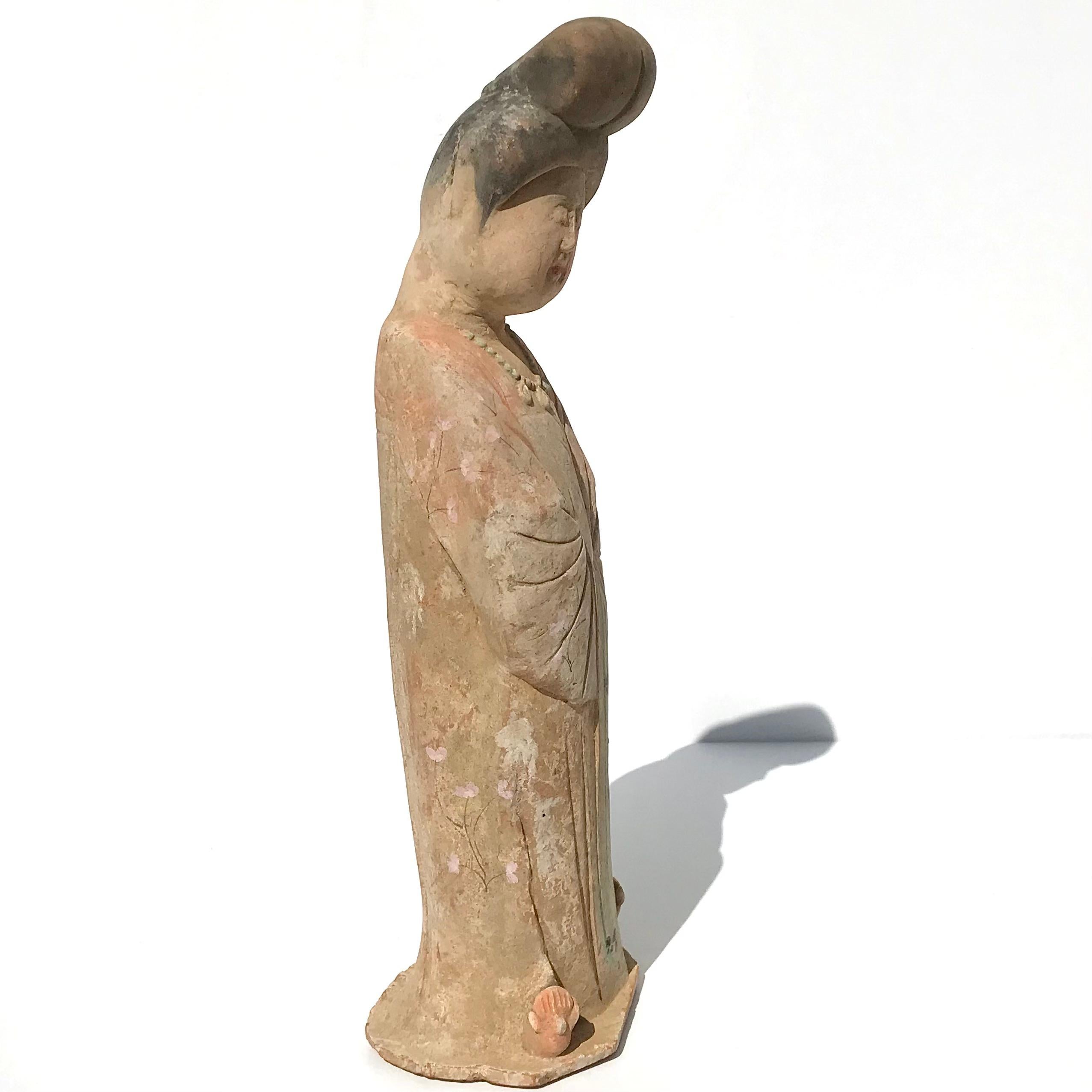 Escultura de dama gorda de cerámica pintada de la Tang Dynasty Pintado en venta