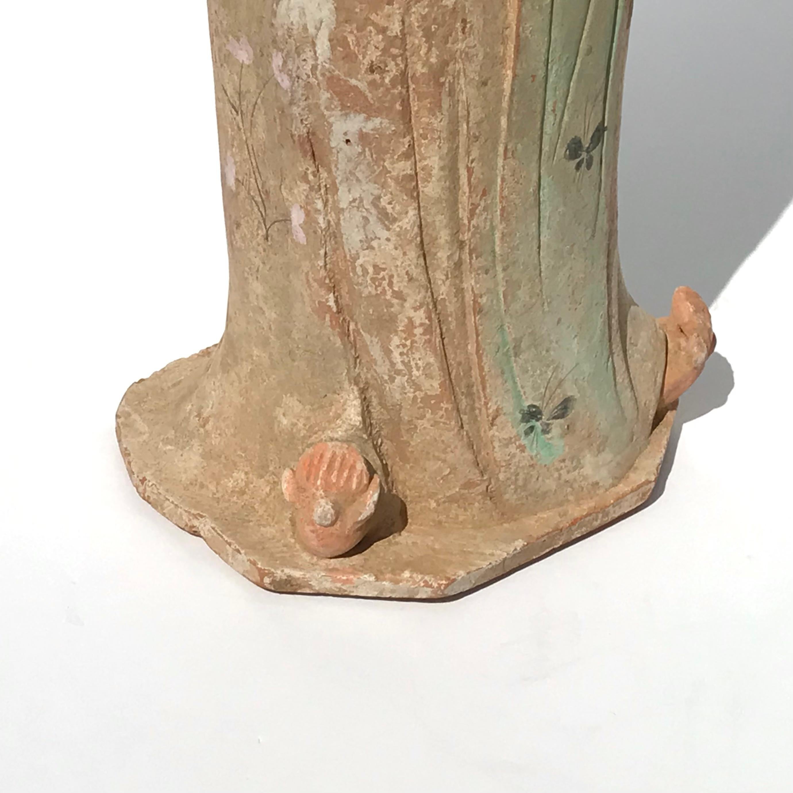 Escultura de dama gorda de cerámica pintada de la Tang Dynasty siglo XVIII y antes en venta