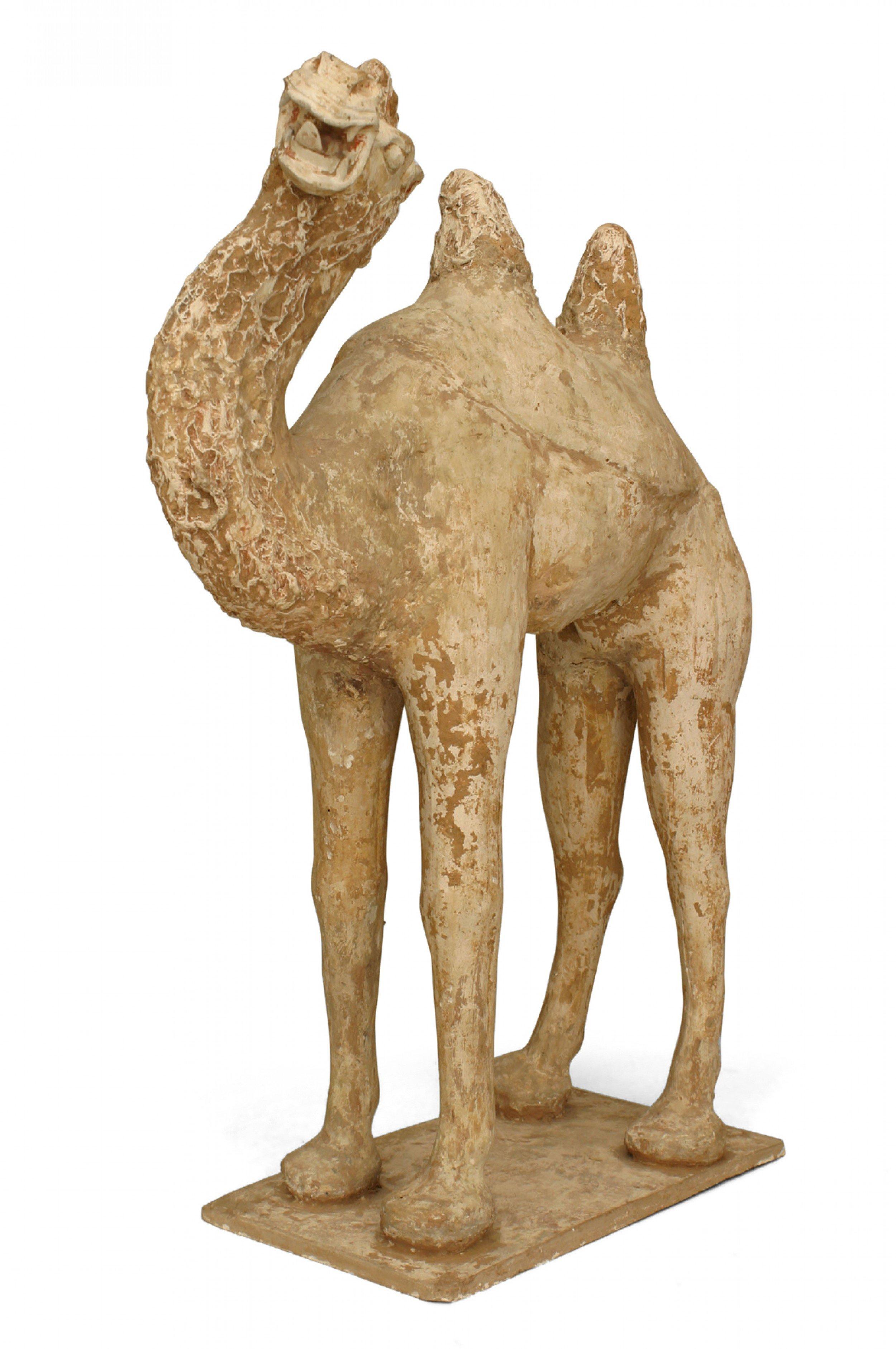 Camello de cerámica de la Tang Dynasty Glaseado en venta