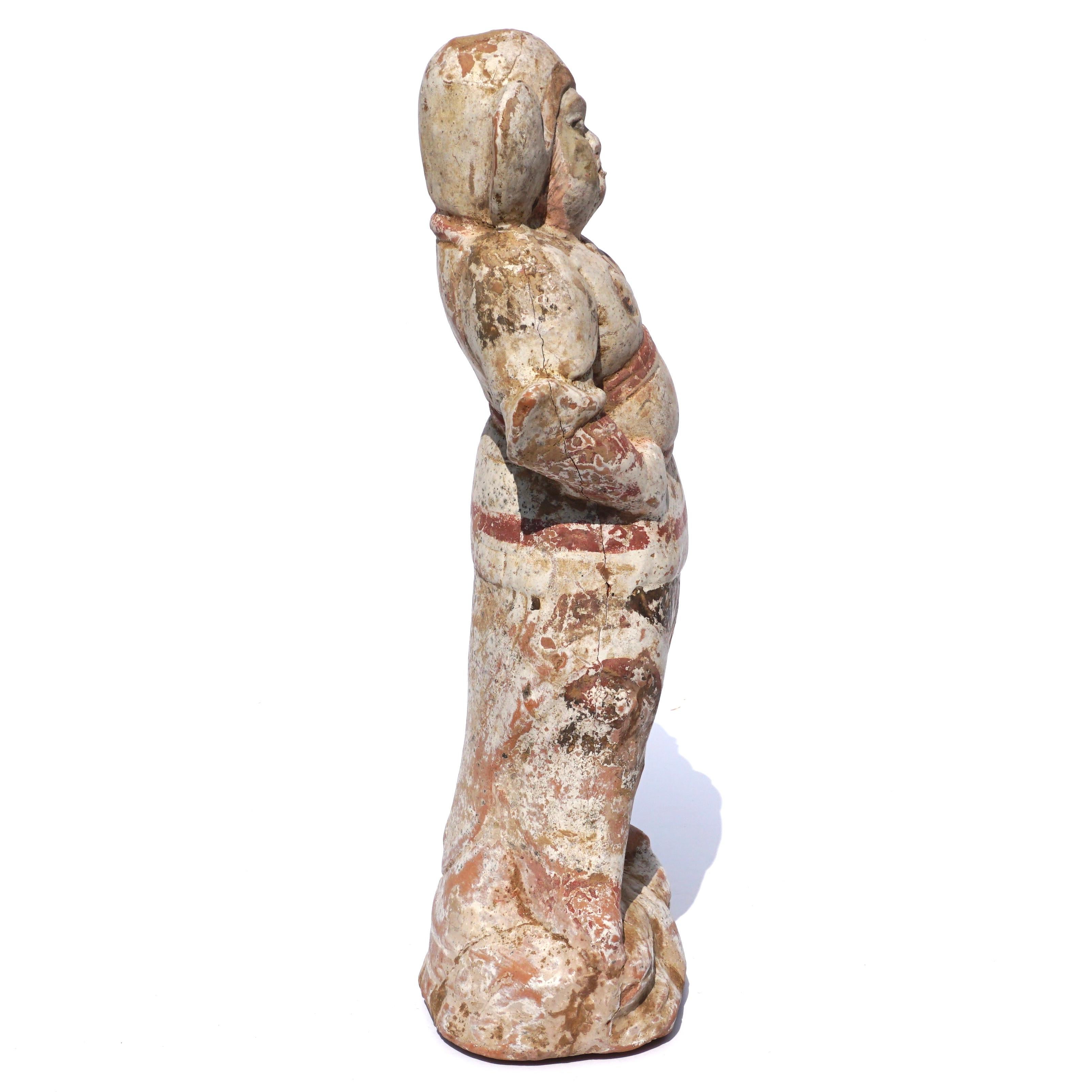 Chinois Figurine de tombeau Lokapala en poterie de la Dynasty Tang en vente