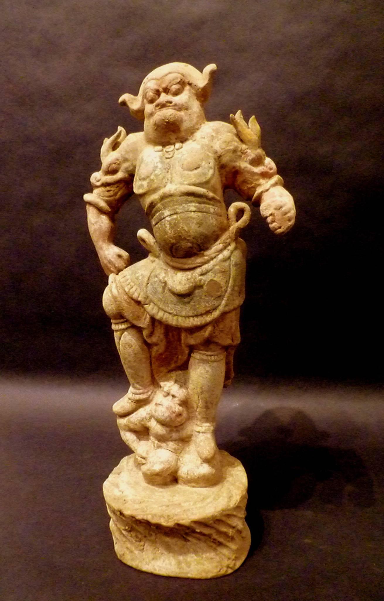 Chinois Statue en poterie de la dynastie Tang représentant le gardien Lokapala,  Testé par Oxford TL