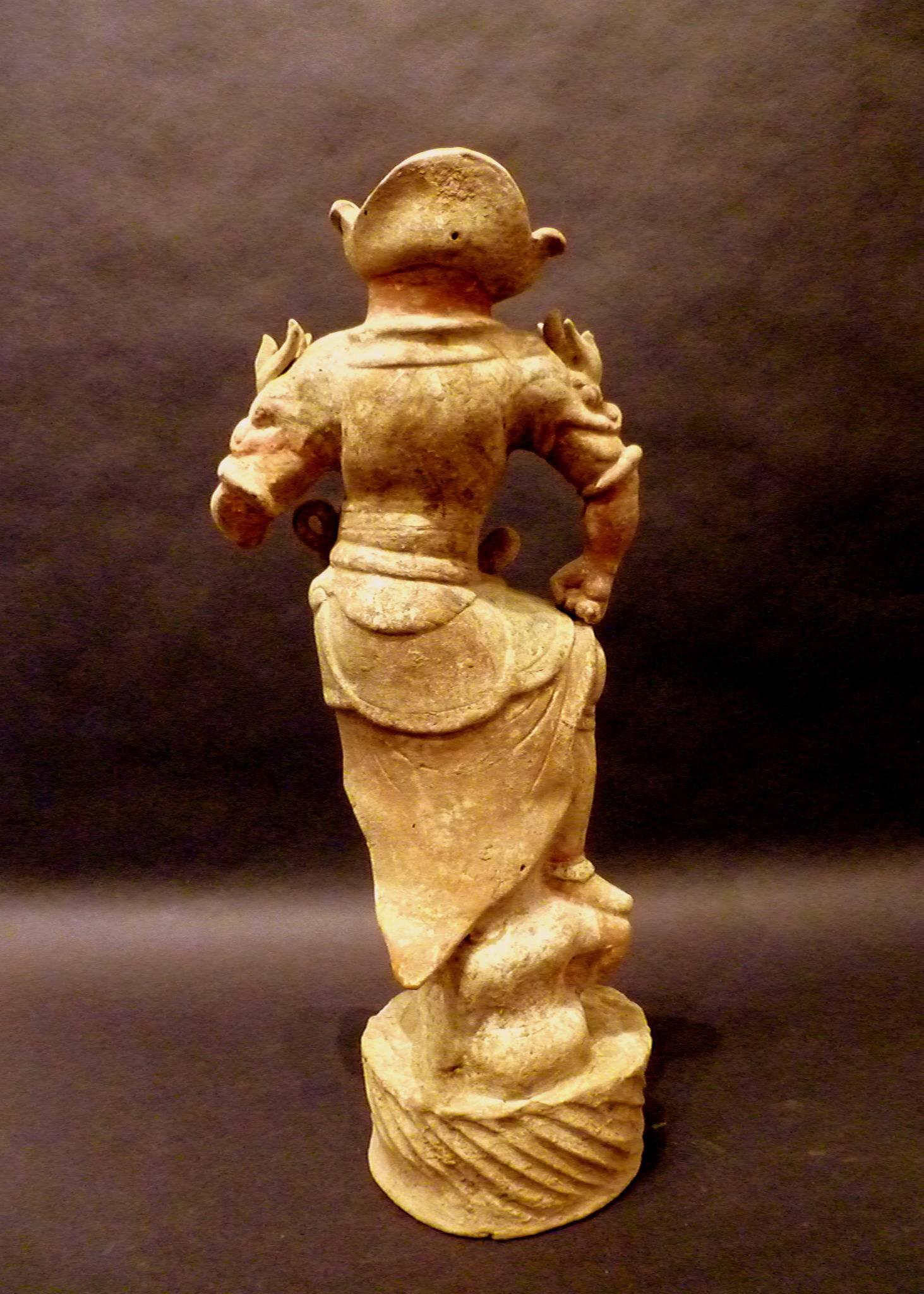 XVIIIe siècle et antérieur Statue en poterie de la dynastie Tang représentant le gardien Lokapala,  Testé par Oxford TL