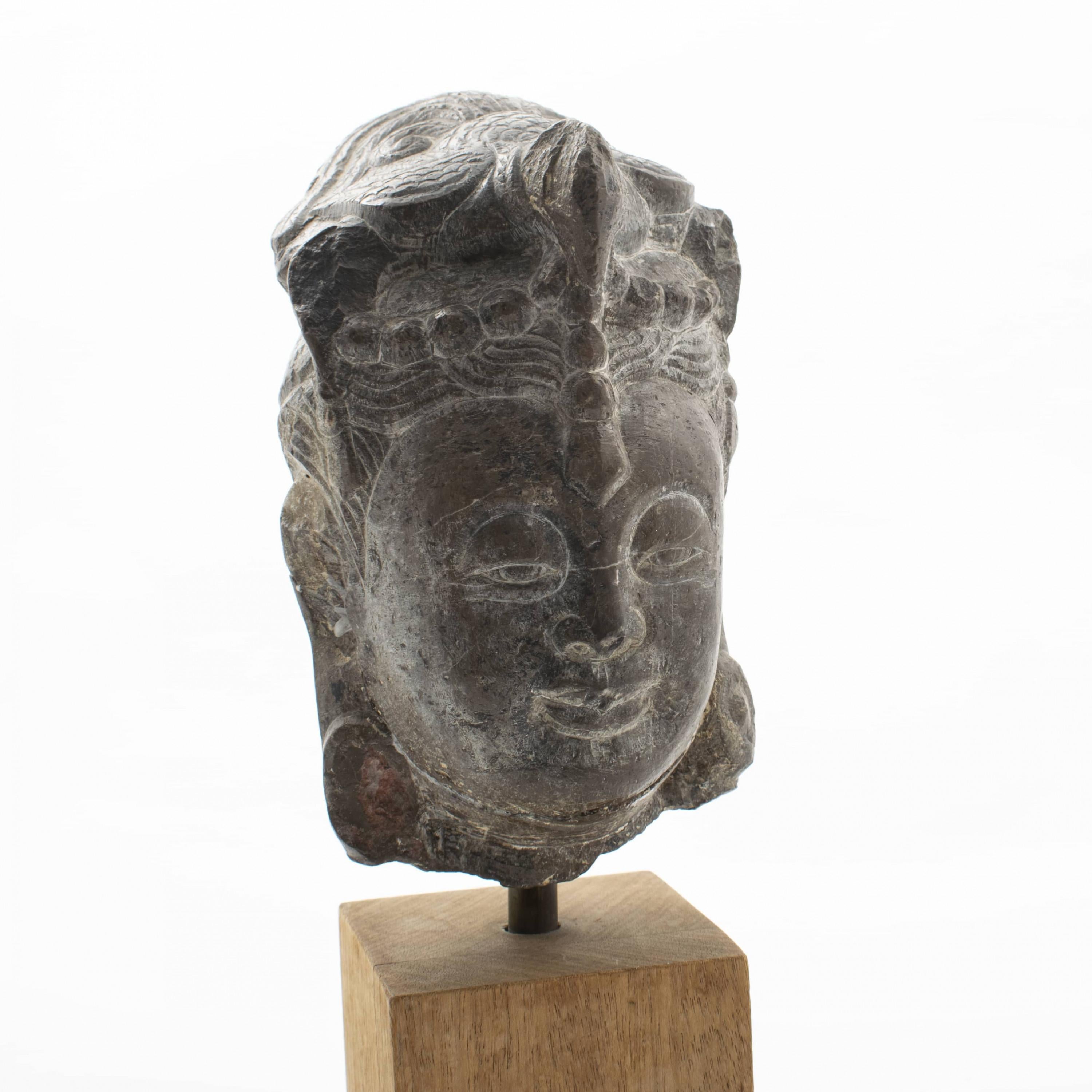 Tang Dynasty Stone Carved Buddha Head In Good Condition In Kastrup, DK
