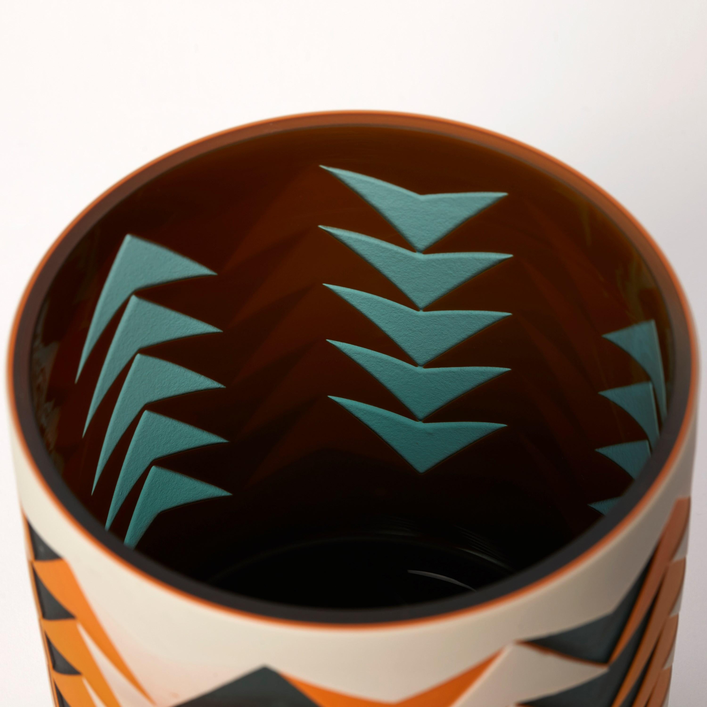 Organico moderno Tangerine Arrow, un vaso in vetro arancione, marrone, taupe e verde acqua di Sarah Wiberley in vendita