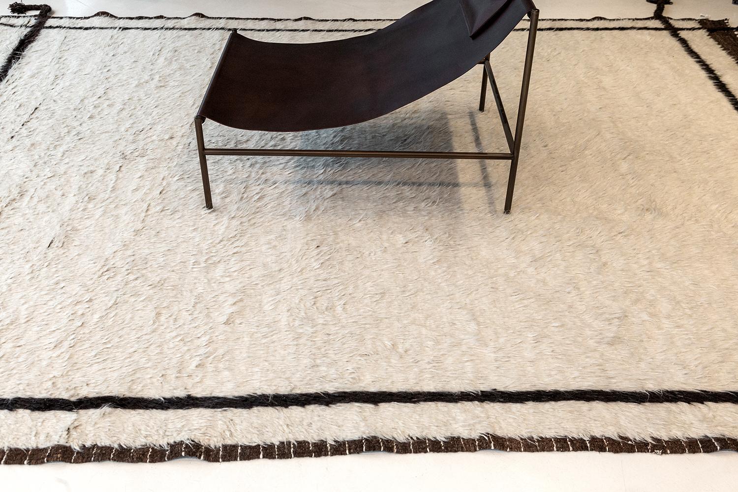 It may simple as it looks like, but it will make your space more elegant with this Tangier rug from our Atlas Collection. Linear borders with a solid brown top and bottom edges in a field of pearl make the rug more classic and bring your home into a