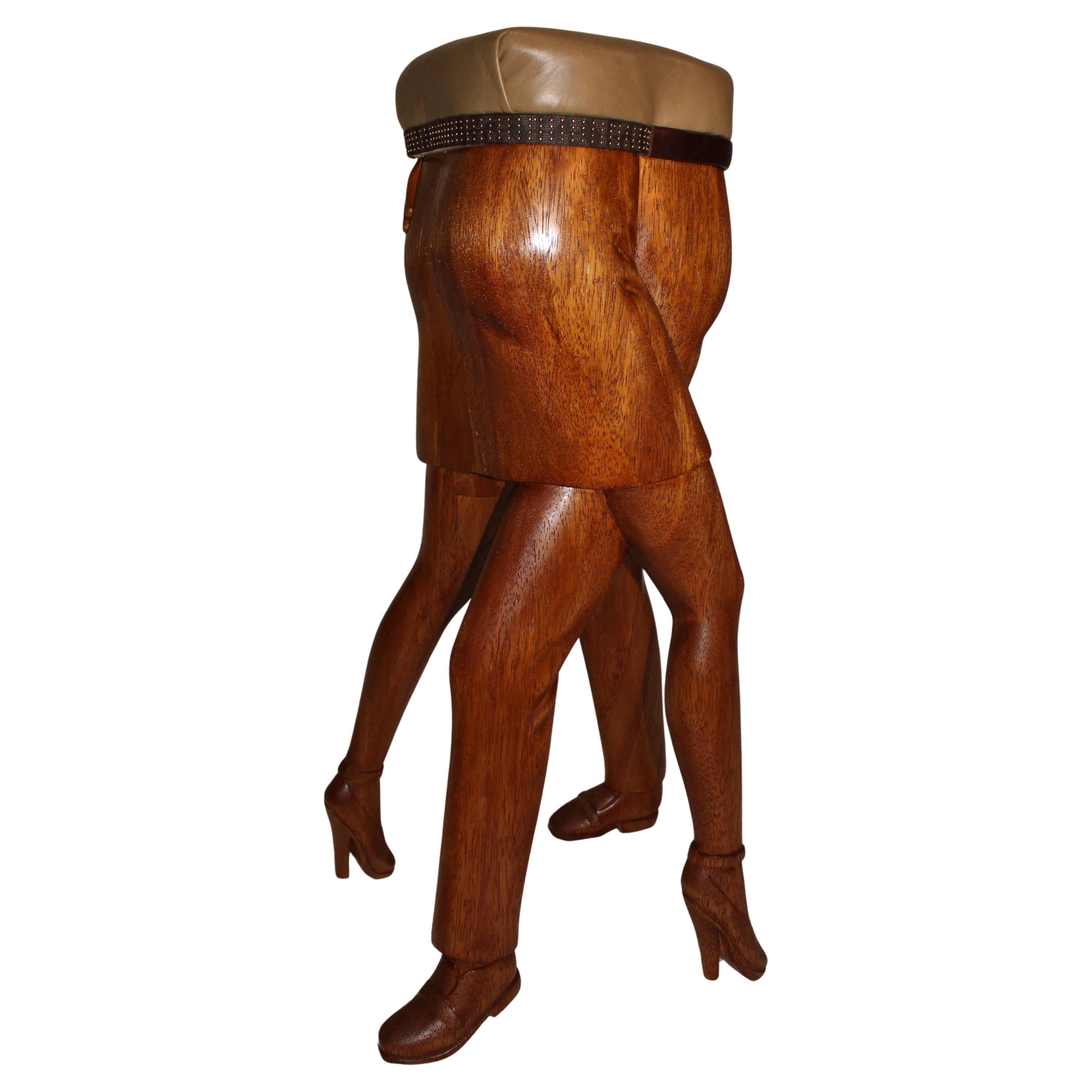 Sgabello Tango in legno massiccio di Sade con cuscino in pelle Apostille