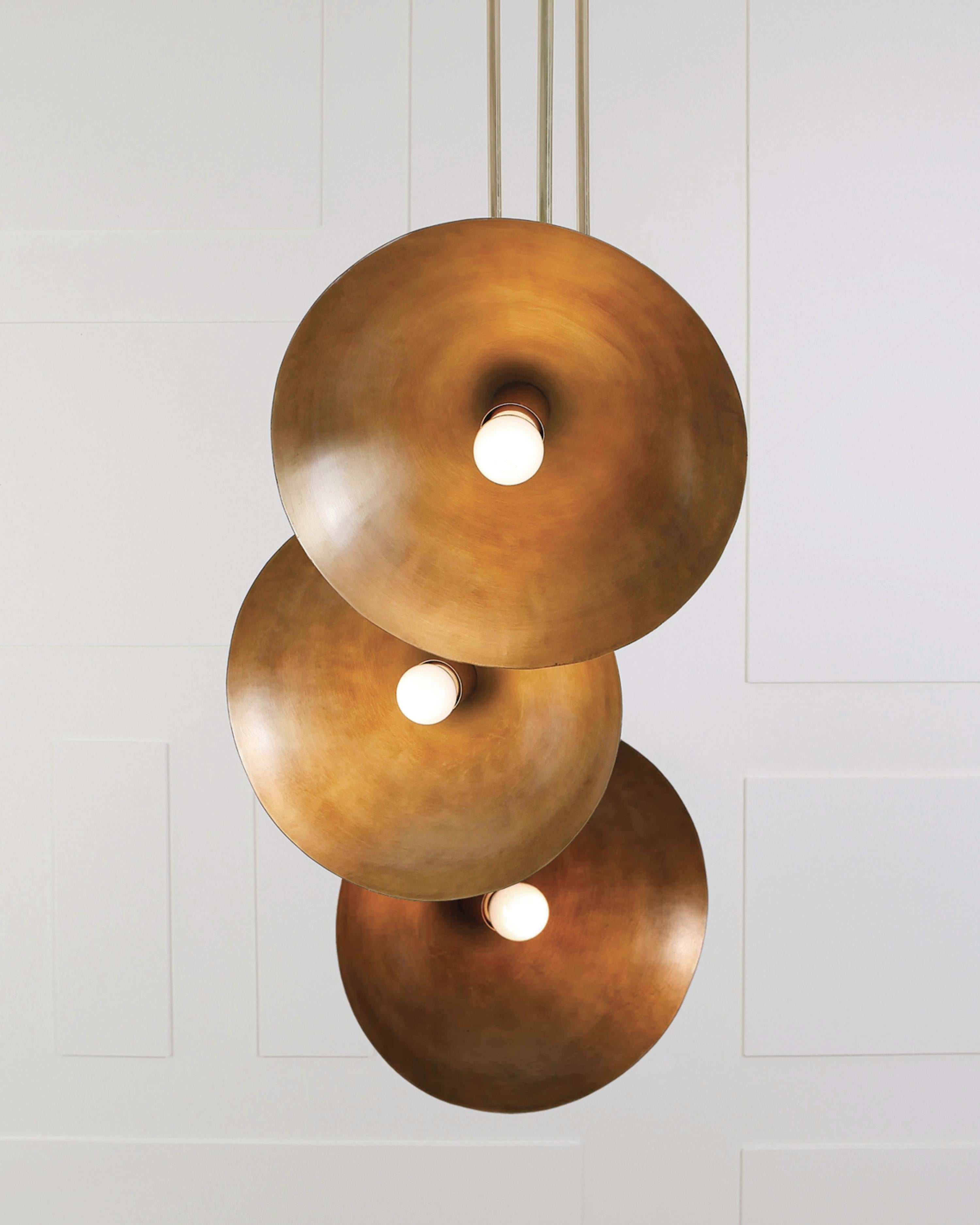 Tango V, sculpted pendants by Paul Matter
Blackened brass with aged brass details.
Shade in blackened brass (also available in aged brass)
exterior and aged interiors.
Dimensions: H 58