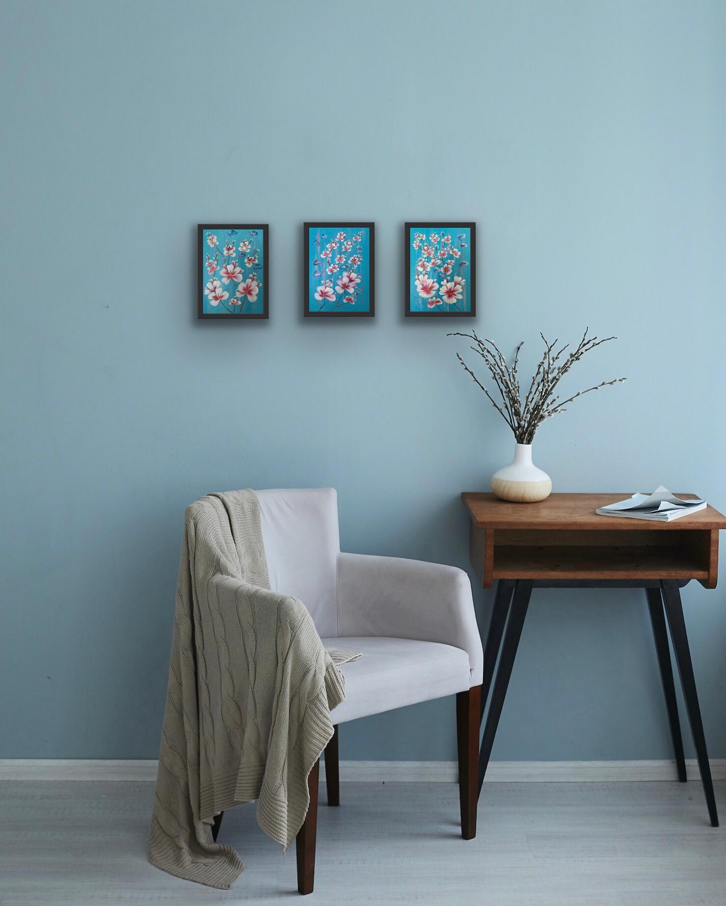 Trittico di fiori - Figurative Painting Grigio di Tania Oko