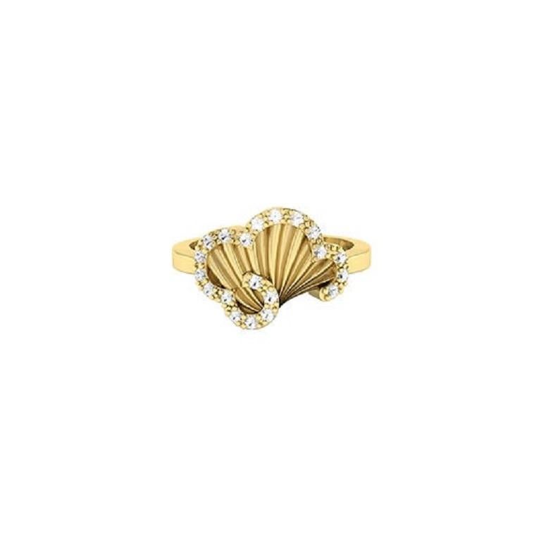 Anello con diamanti scanalati in oro 18 carati disponibile in oro bianco, giallo e rosa. Questo sofisticato design presenta una texture scanalata che contorna con eleganza la fascia, impreziosita da diamanti brillanti per una finitura sorprendente e