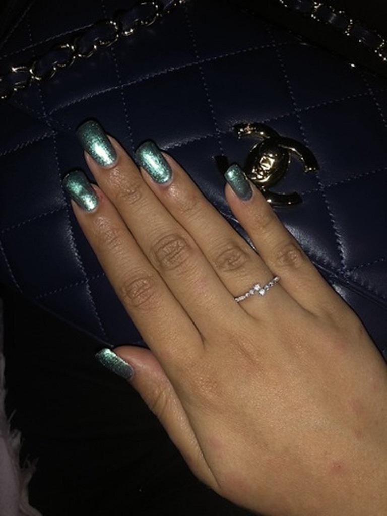Tanisa Nahata Diamante a Onda Graduata 0.25ct. Anello in oro 18 carati. In condizioni Nuovo in vendita a Hong Kong, HK