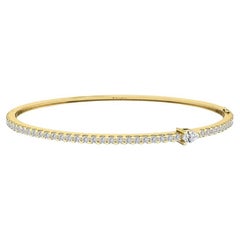 Tanisa Nahata Birnendiamant 1,05 Karat. Armreif aus 18 Karat Gold.