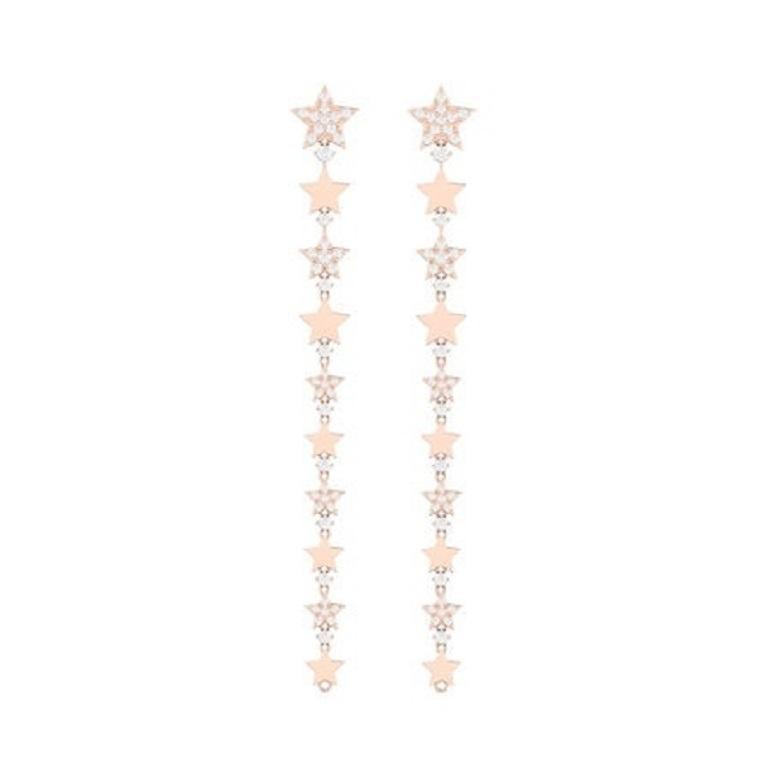 Ispirate alla fluidità dell'oceano, queste lacrime sono caratterizzate da orecchini pendenti a forma di stella impreziositi da diamanti scintillanti. Disponibile in oro rosa, giallo e bianco a 18 carati, ogni variante offre un'eleganza distinta ma