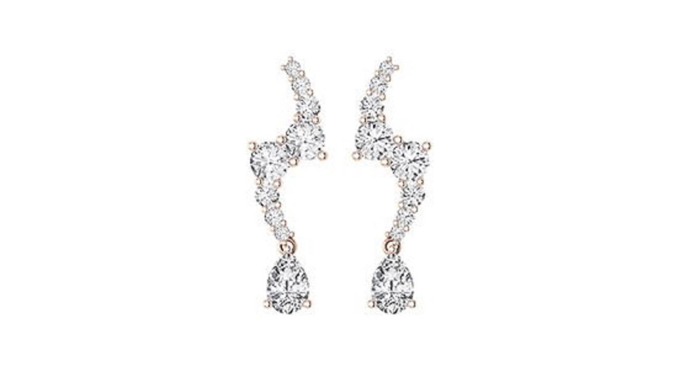 Inspirées par la fluidité de l'océan, ces larmes présentent un gracieux motif de vagues orné de diamants étincelants. Disponible en or rose, jaune et blanc 18 carats, chaque variation offre une élégance distincte mais intemporelle, parfaite pour