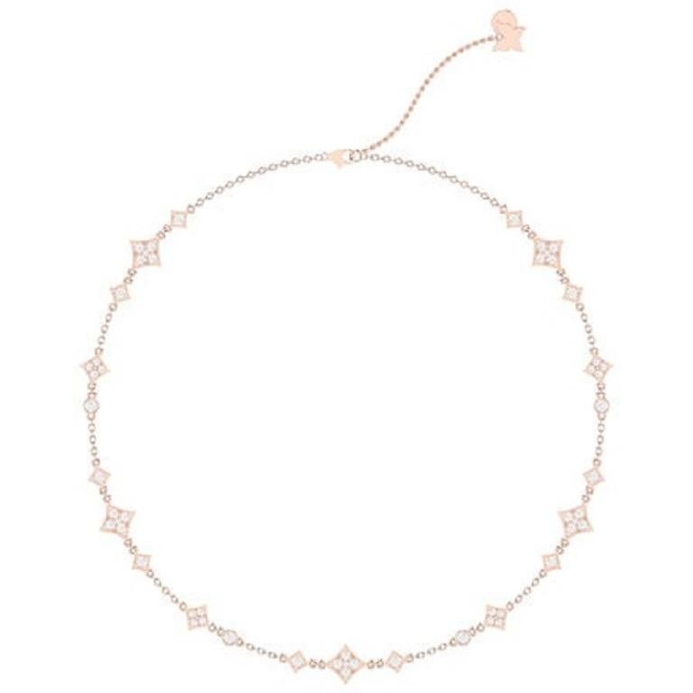 Questa splendida collana girocollo in oro 18 carati emana un'eleganza regale grazie a una ricca serie di diamanti meticolosamente incastonati. Il design del Diamond Reign combina opulenza e raffinatezza moderna, rendendolo un pezzo mozzafiato che