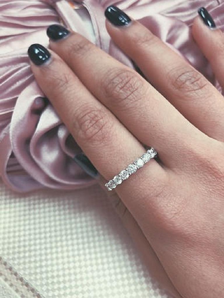 Tanisa Nahata Eternidad Diamante 2,00ct. Anillo de fantasía en oro de 18 quilates. Corte redondo en venta