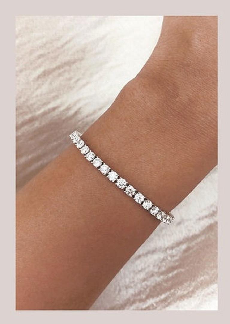Contemporary Tanisa Nahata Diamond 5.80ct. Tennis Bracelet in 18Karat Gold. For Sale
