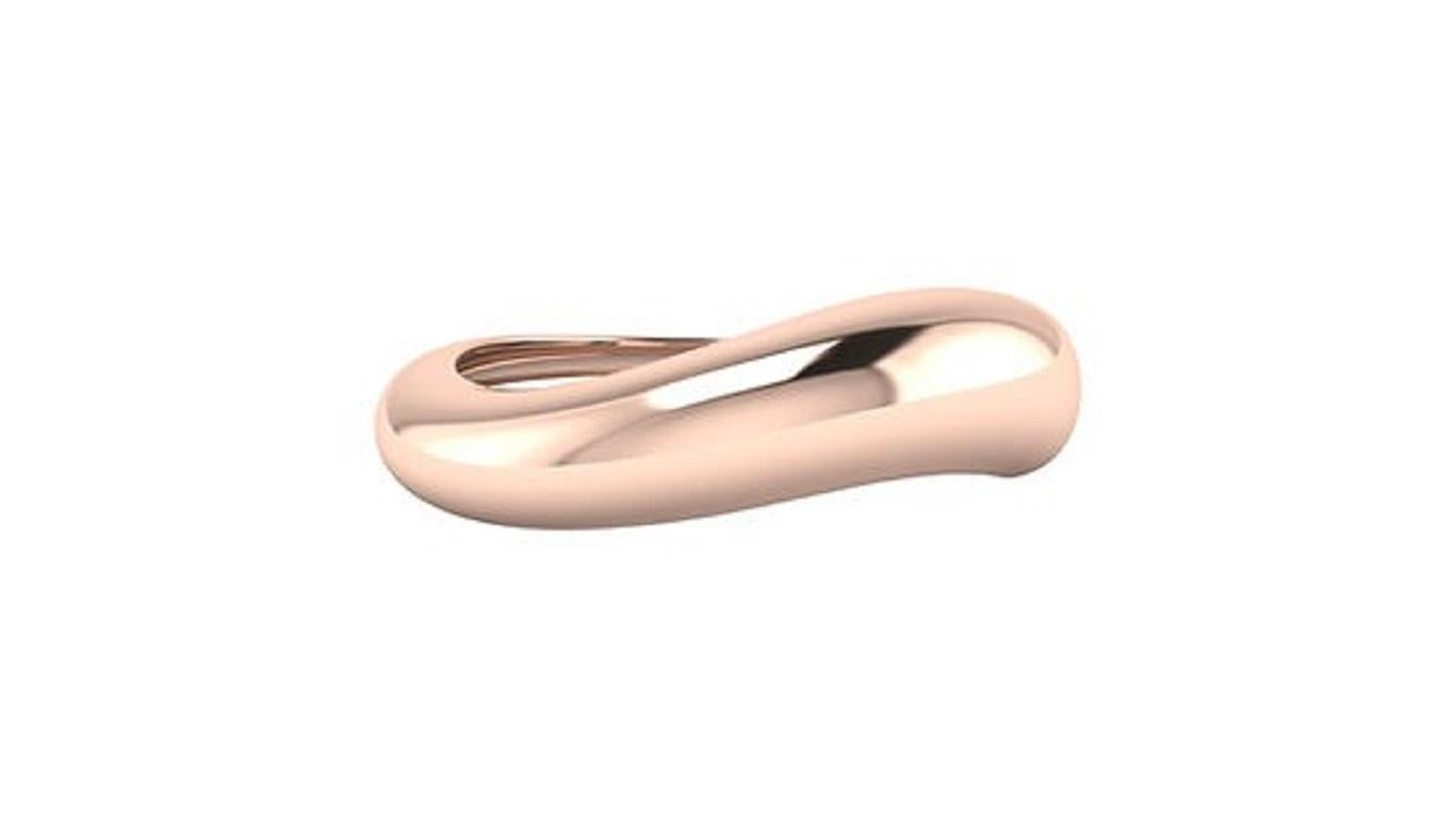 Presenting the Band Classic Ring in 18Karat gold, available in white, yellow, and rose gold variations. This timeless piece features a sleek band adorned with 18karat gold, exuding elegance and sophistication for any occasion. Perfect for stacking