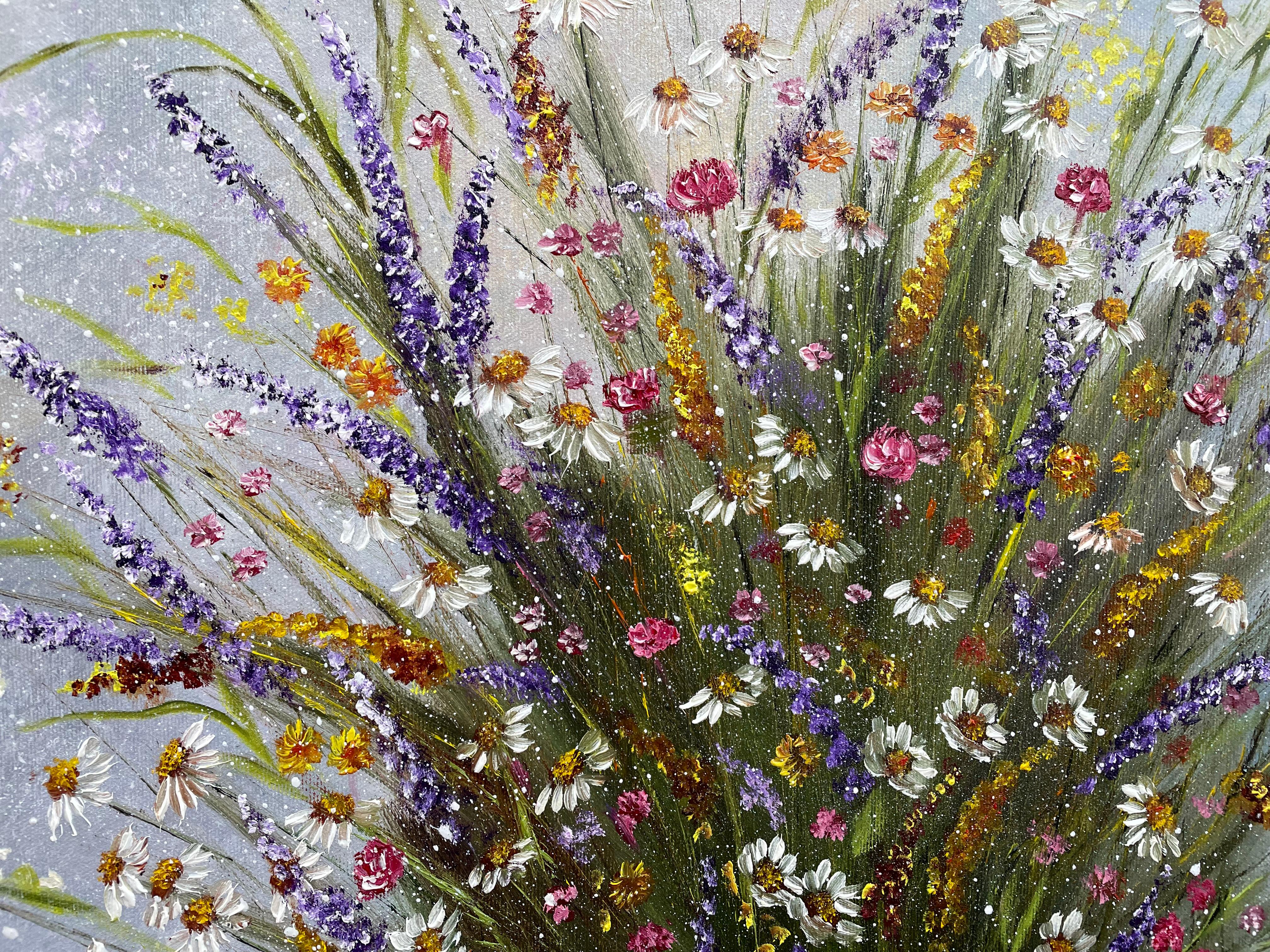 Schönes Blumengeschenk mit Blumen (Grau), Landscape Painting, von Tanja Frost