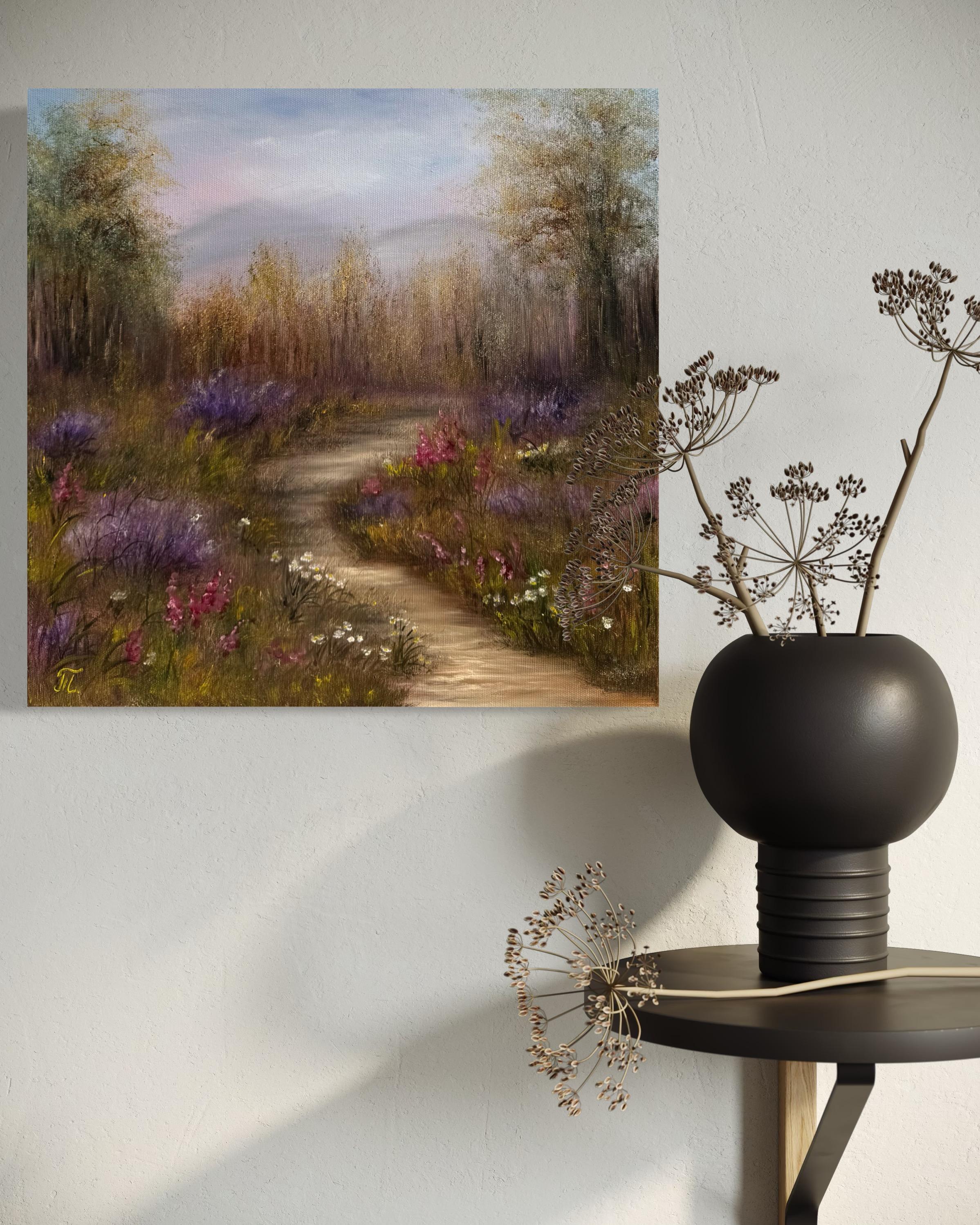 Dieser Weg hat es nicht eilig, irgendwo hinzukommen.
Die Luft ist durchdrungen vom Duft der Blumen und einer Stille, die wie Honig schmeckt.
Die Bäume atmen mit Ihnen, und mit jedem Schritt wird Ihnen klar, dass das Glück genau hier, in diesem