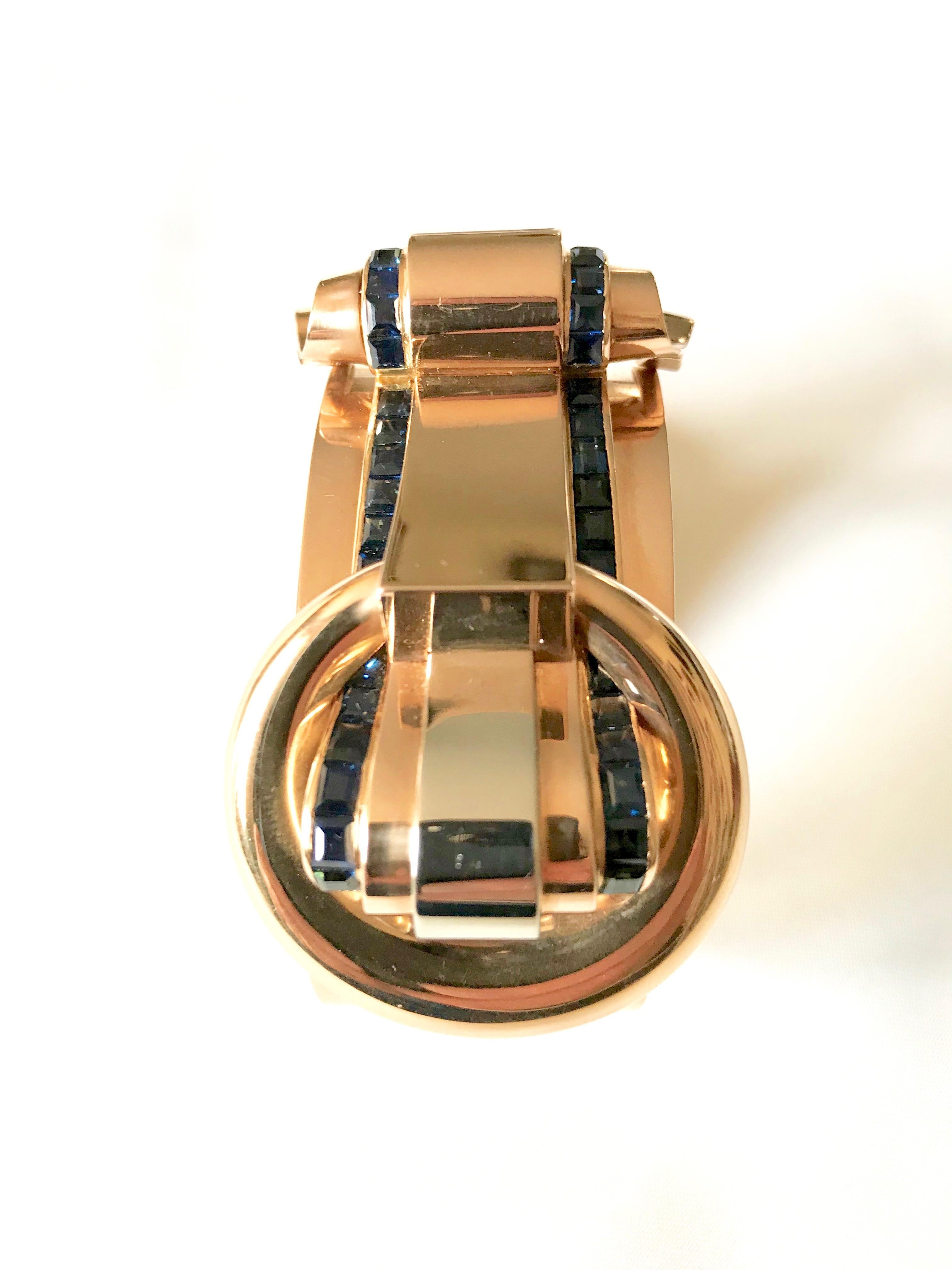 Tank Bracelet circa 1940 Rigid Opening Buckle Pattern Gold 18 Carat Sapphires For Sale 2