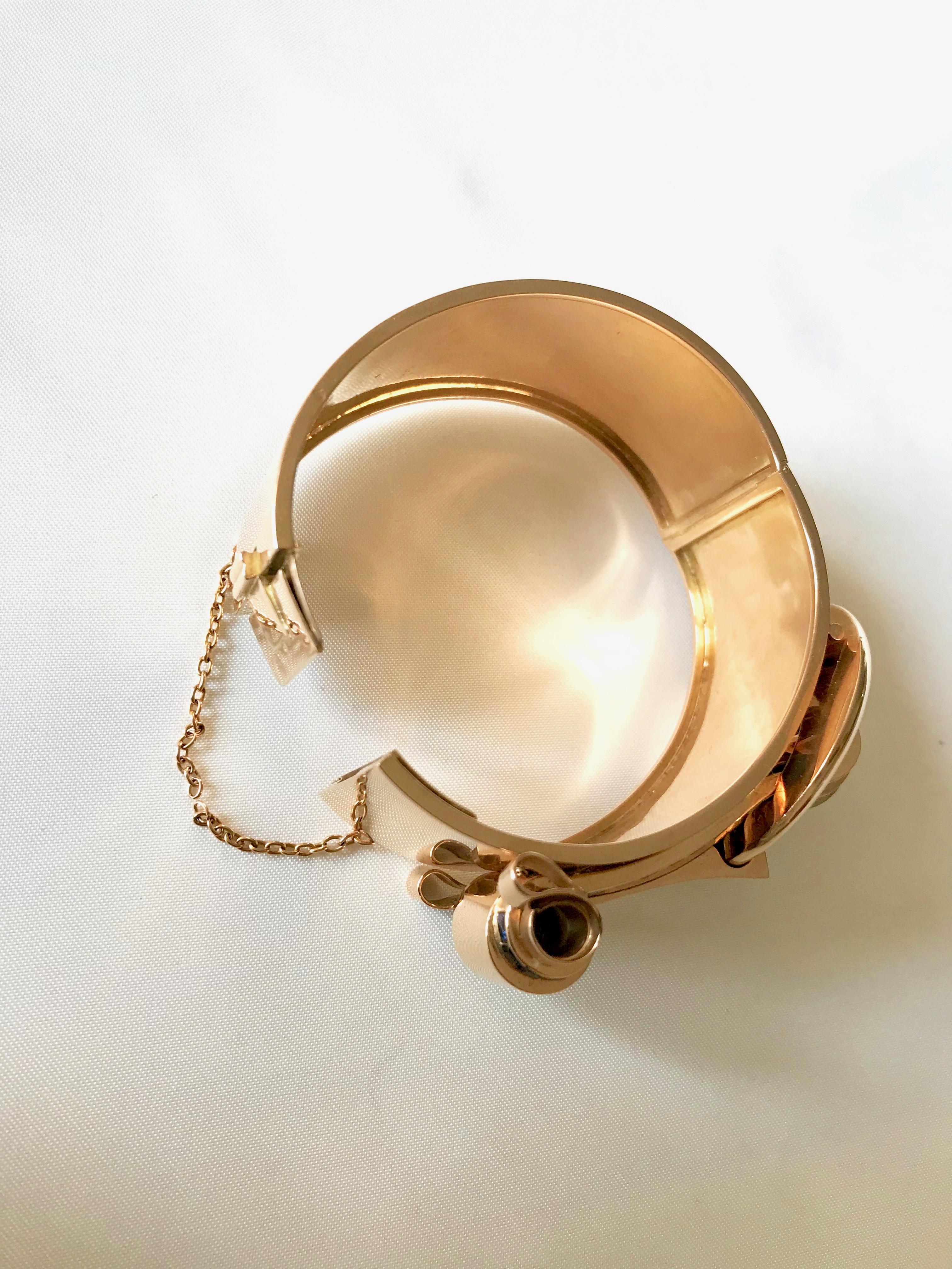 Bracelet débardeur en or 18 carats avec boucle ouverture rigide et saphirs, vers 1940 en vente 7