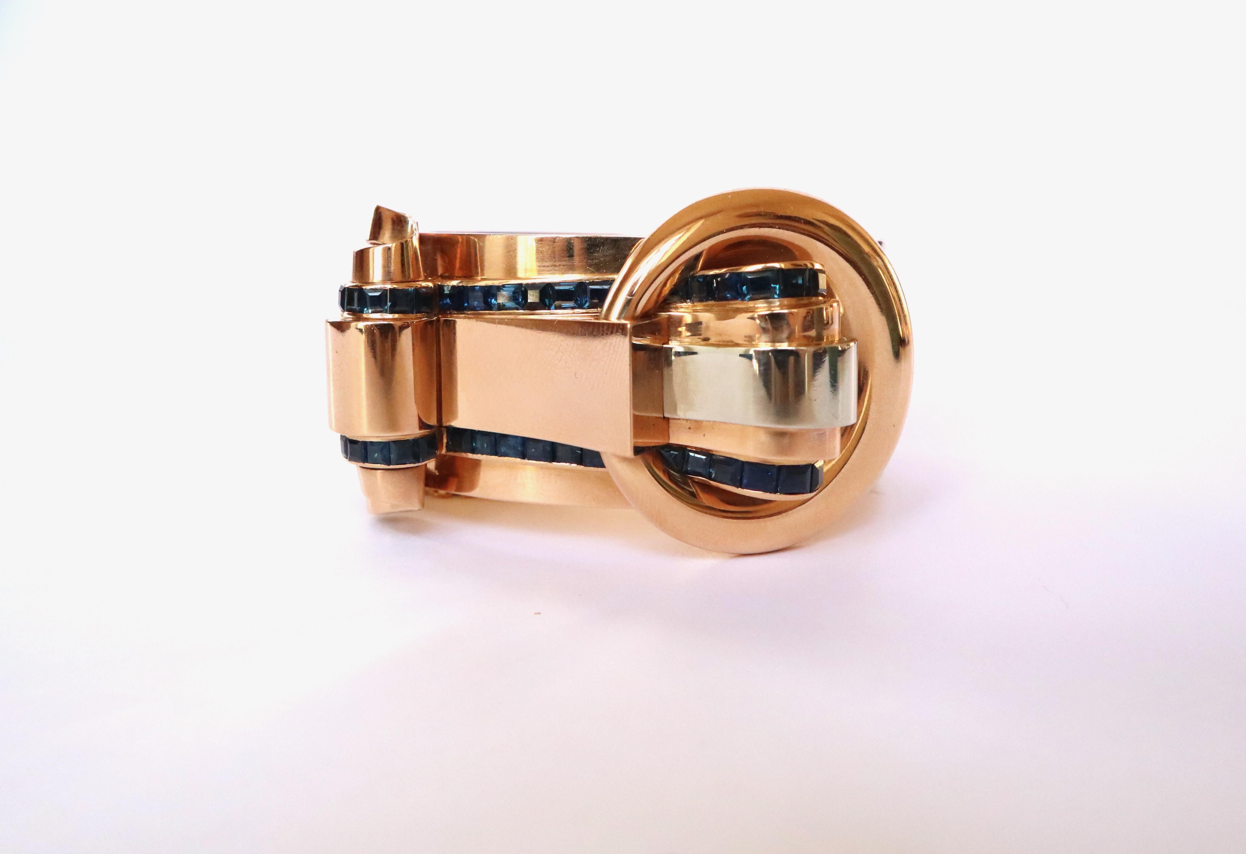 Bracelet débardeur en or 18 carats avec boucle ouverture rigide et saphirs, vers 1940 Bon état - En vente à Paris, FR