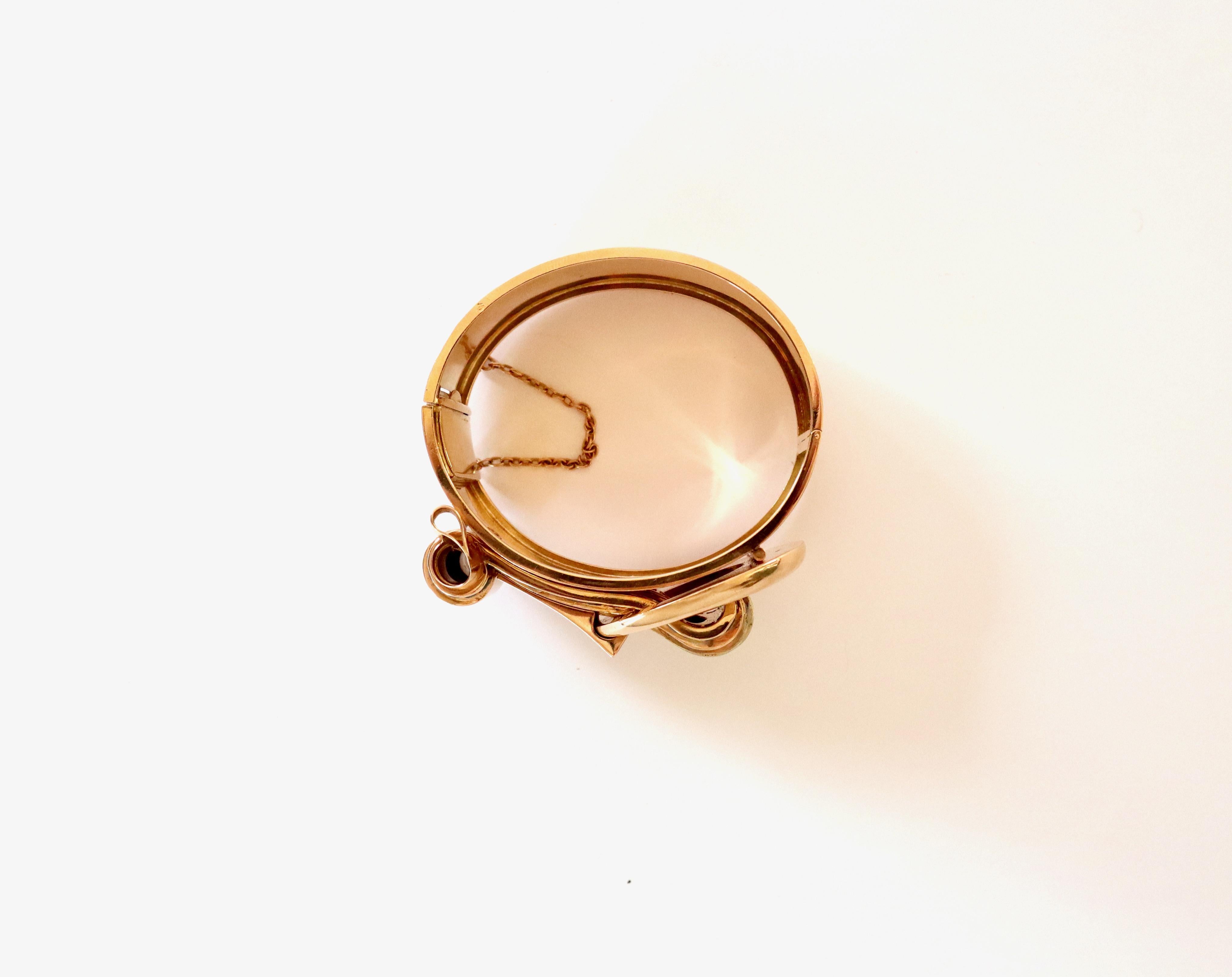 Bracelet débardeur en or 18 carats avec boucle ouverture rigide et saphirs, vers 1940 en vente 1
