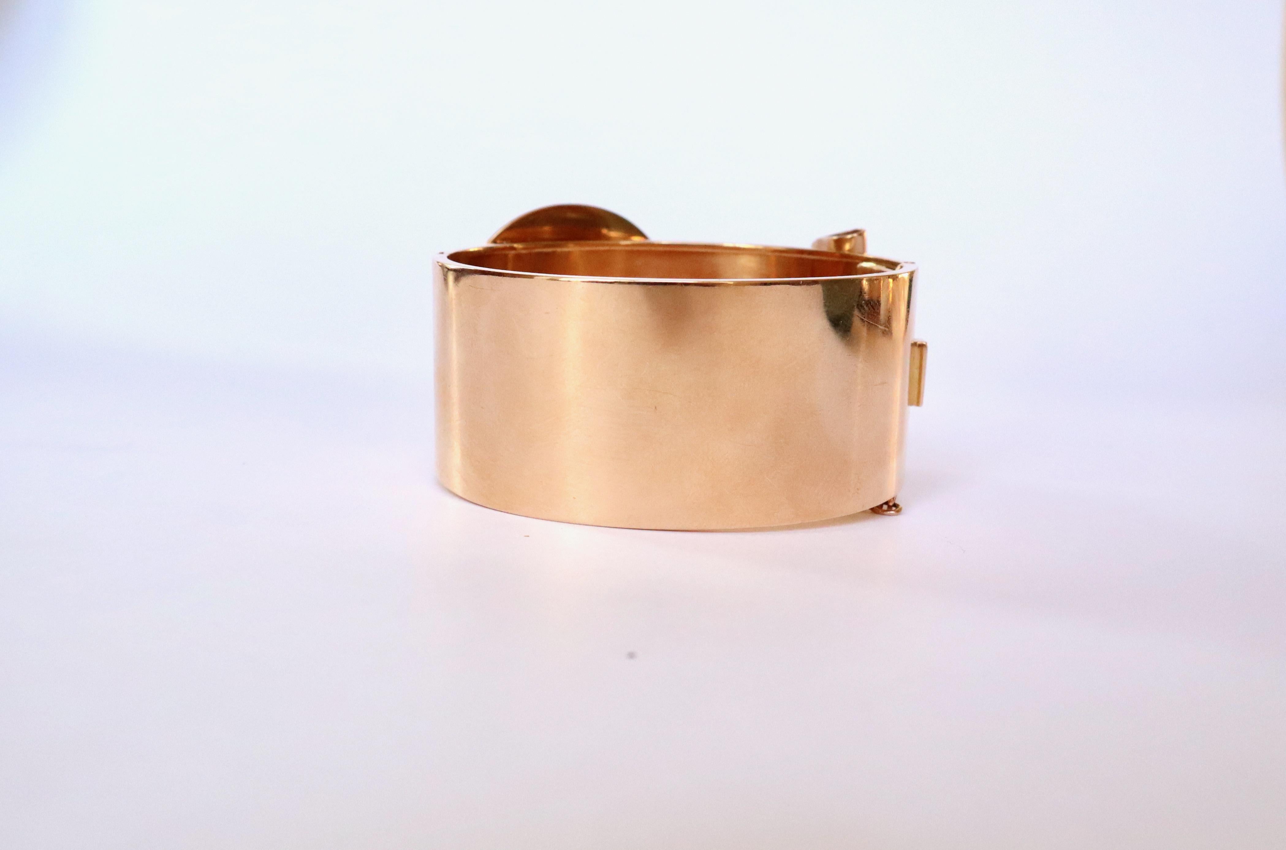 Bracelet débardeur en or 18 carats avec boucle ouverture rigide et saphirs, vers 1940 en vente 4