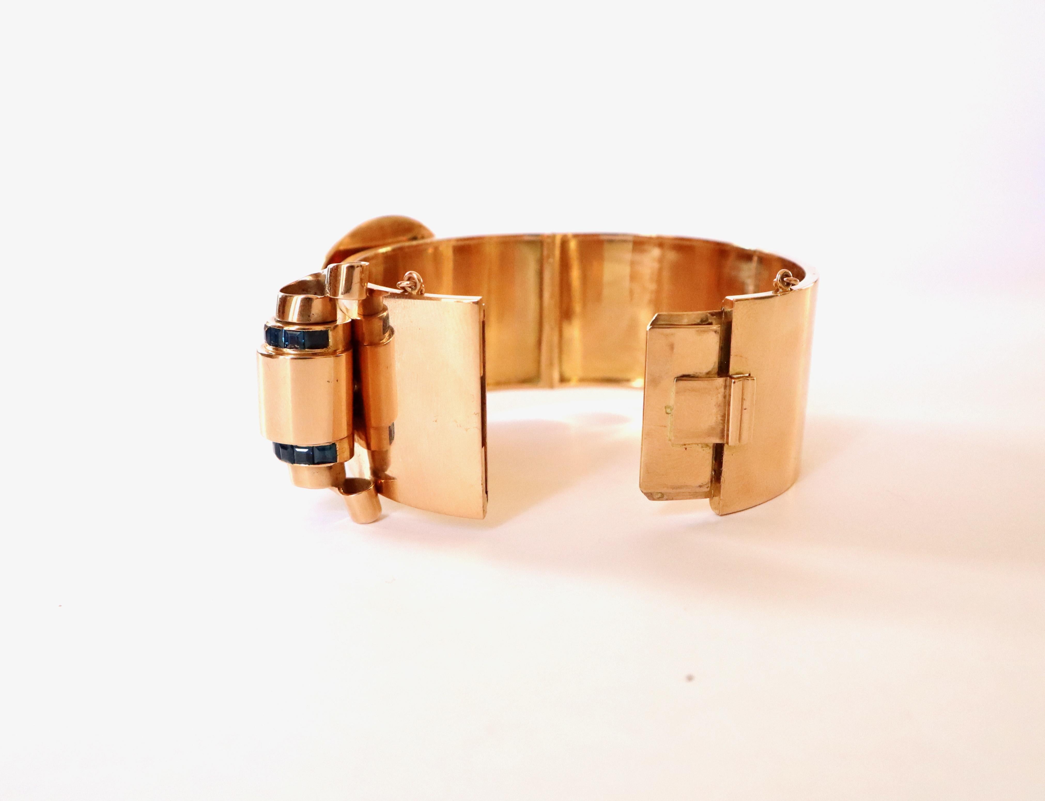 Bracelet débardeur en or 18 carats avec boucle ouverture rigide et saphirs, vers 1940 Pour femmes en vente