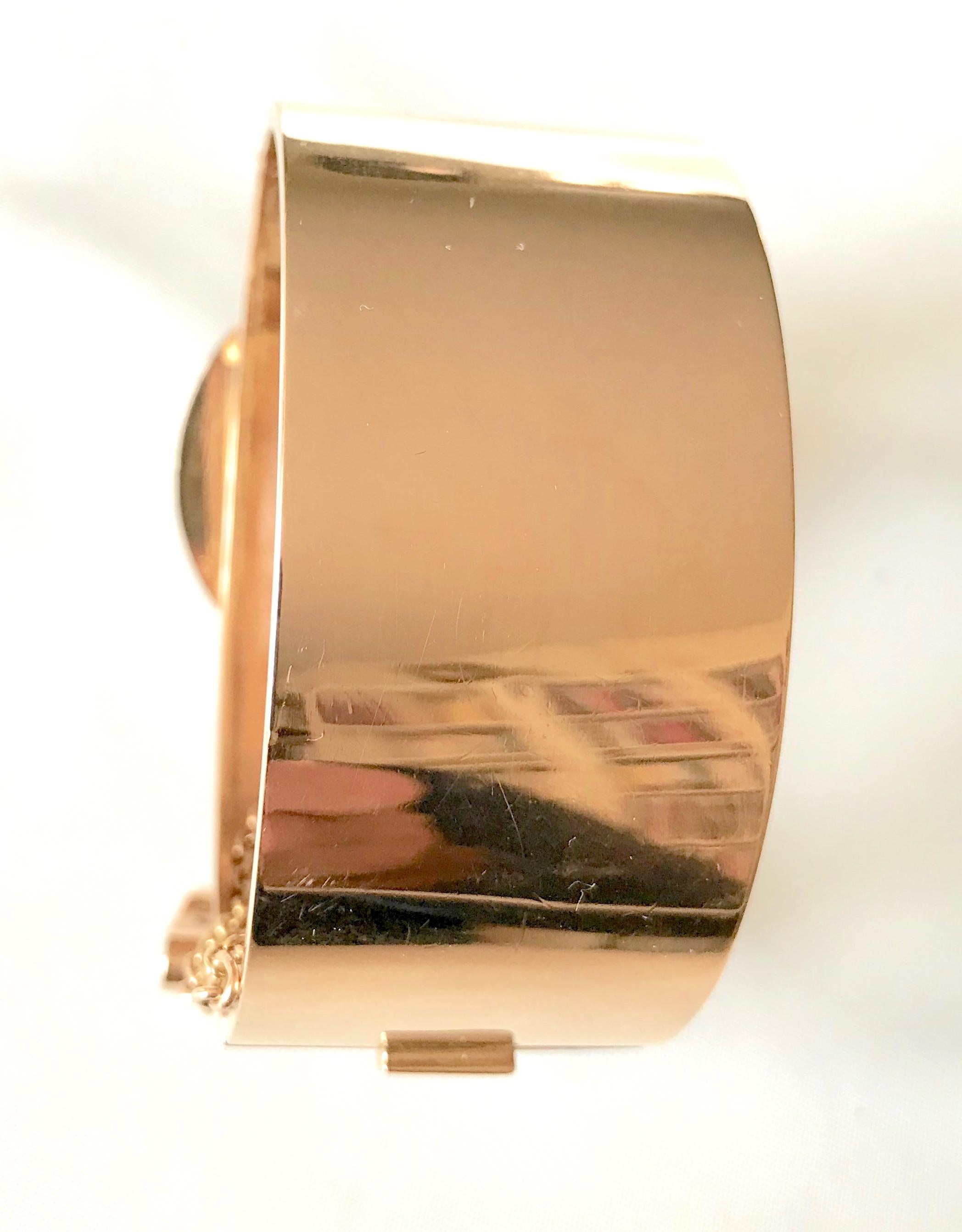 Bracelet Tank circa 1940 Saphirs Ouverture Rigide Boucle Motif Or 18 Carat en vente 8