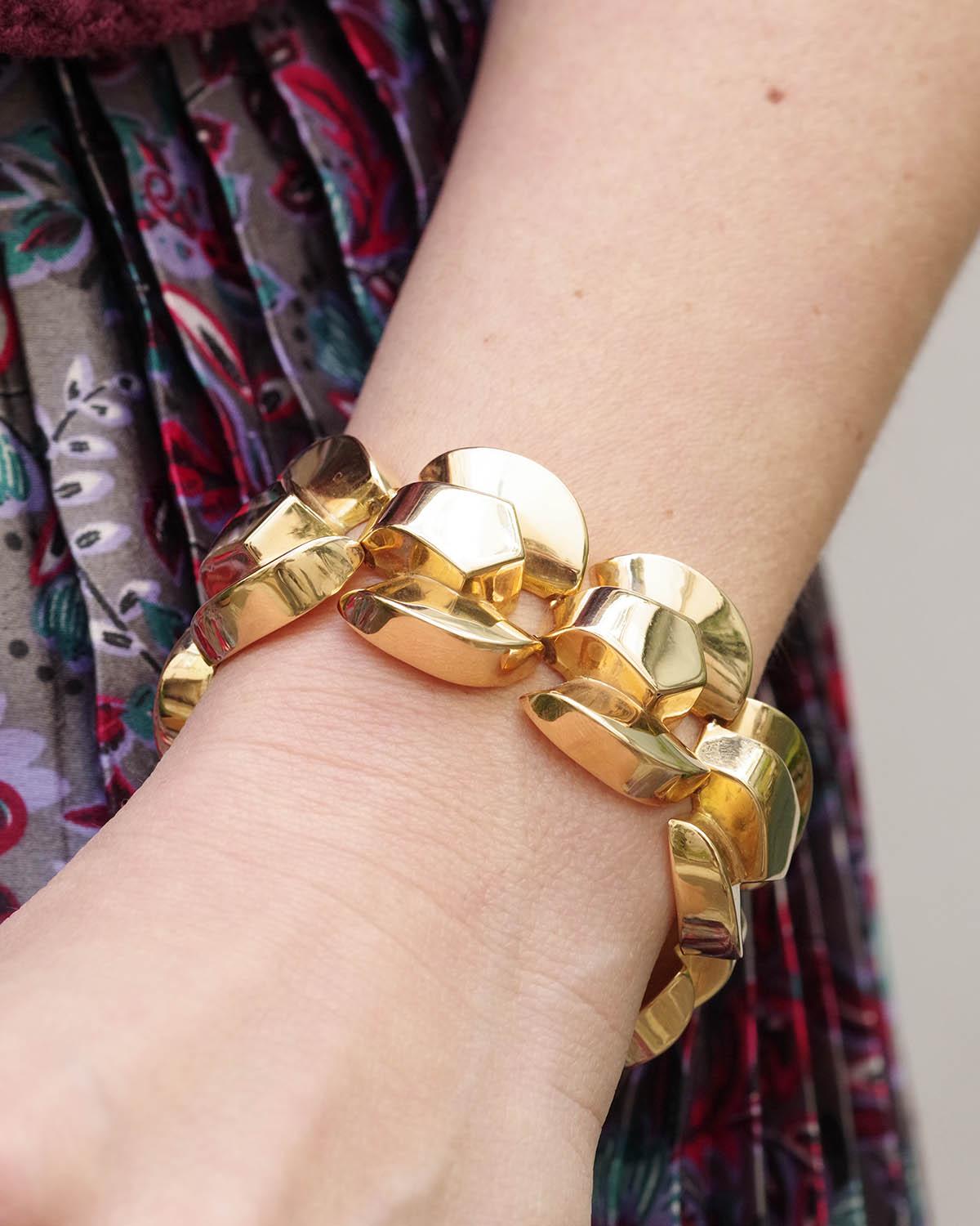 Pulsera Tank de oro de 18 quilates, Pulsera Retro Tank, pulsera importante en Bueno estado para la venta en PARIS, FR