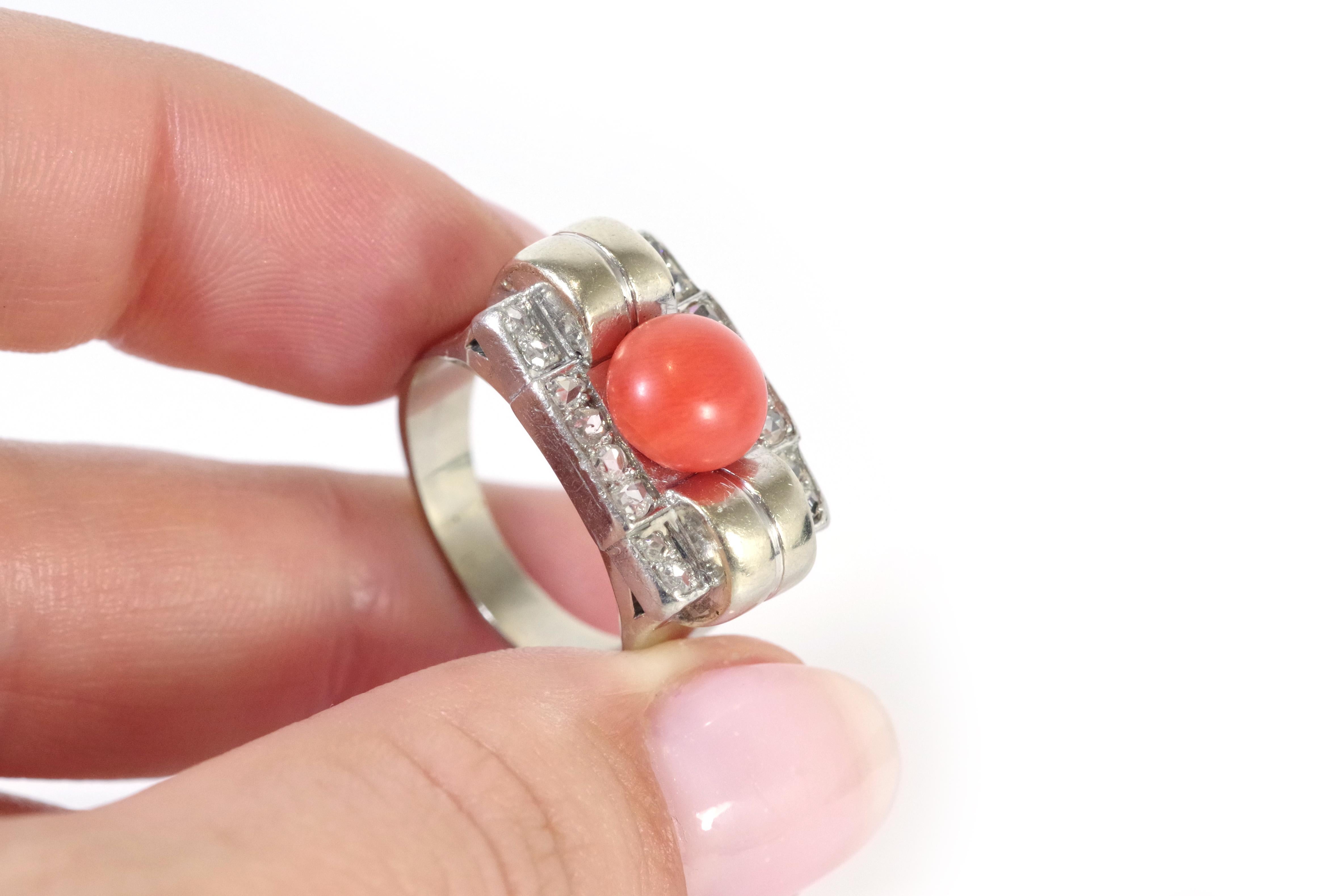 Women's Tank coral diamond ring in 18 karat white gold and platinum For Sale