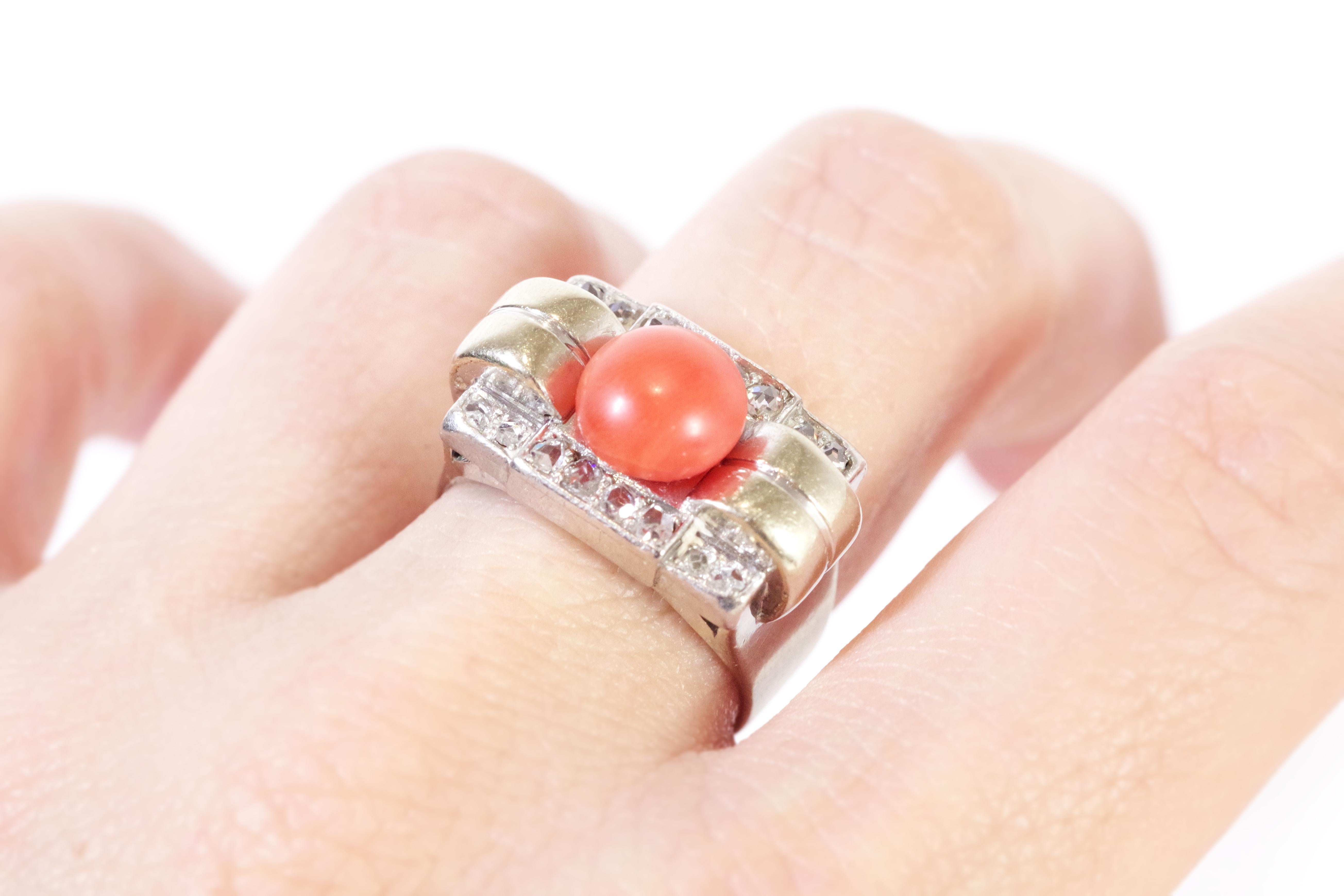 Tank coral diamond ring in 18 karat white gold and platinum For Sale 1