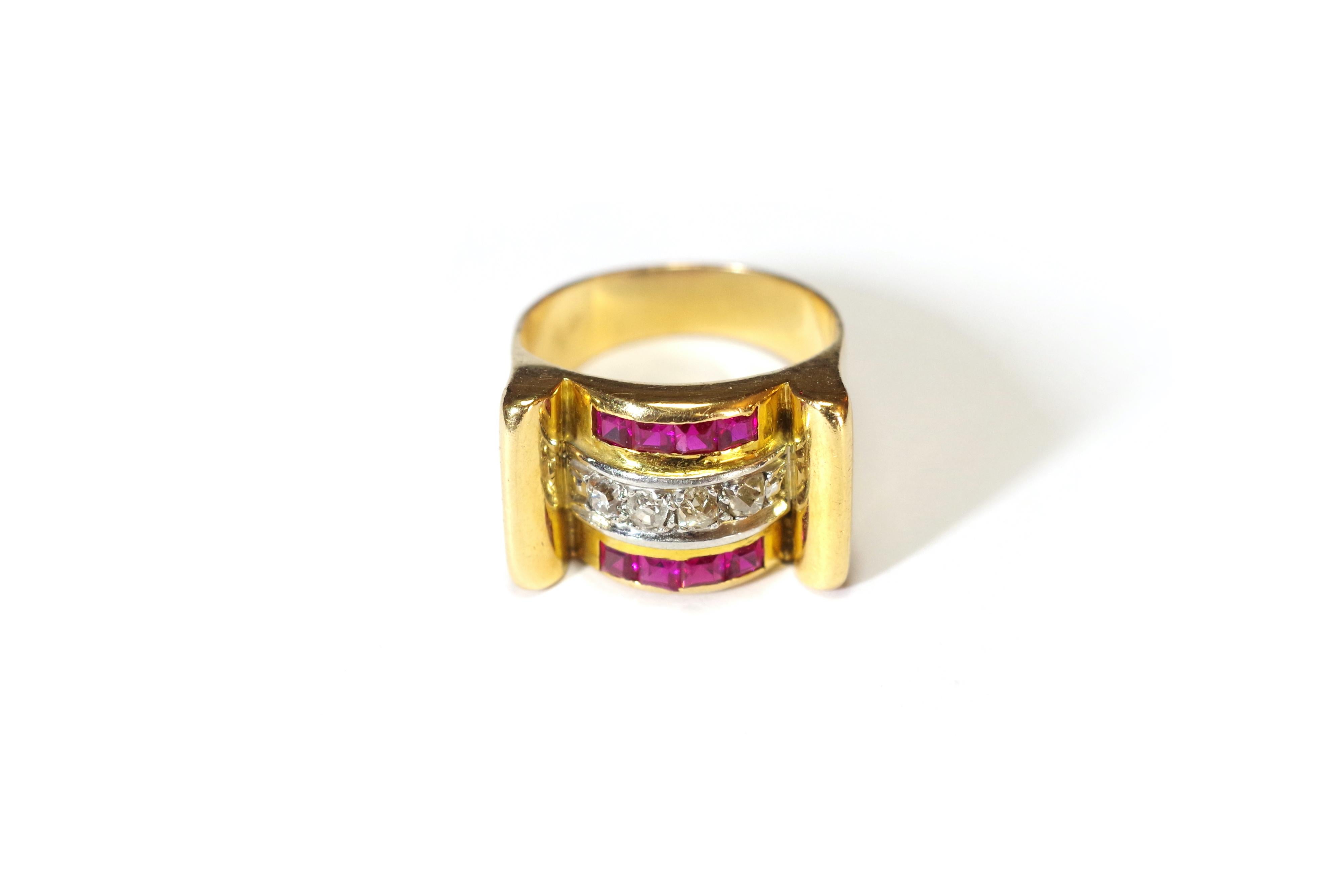 Small tank diamond ruby ring in yellow gold slightly pink, 18 karats. This small tank ring is set with a line of four old cut diamonds in a platinum setting. The diamonds are framed by two lines of four calibrated rubies.

French tank ring from the