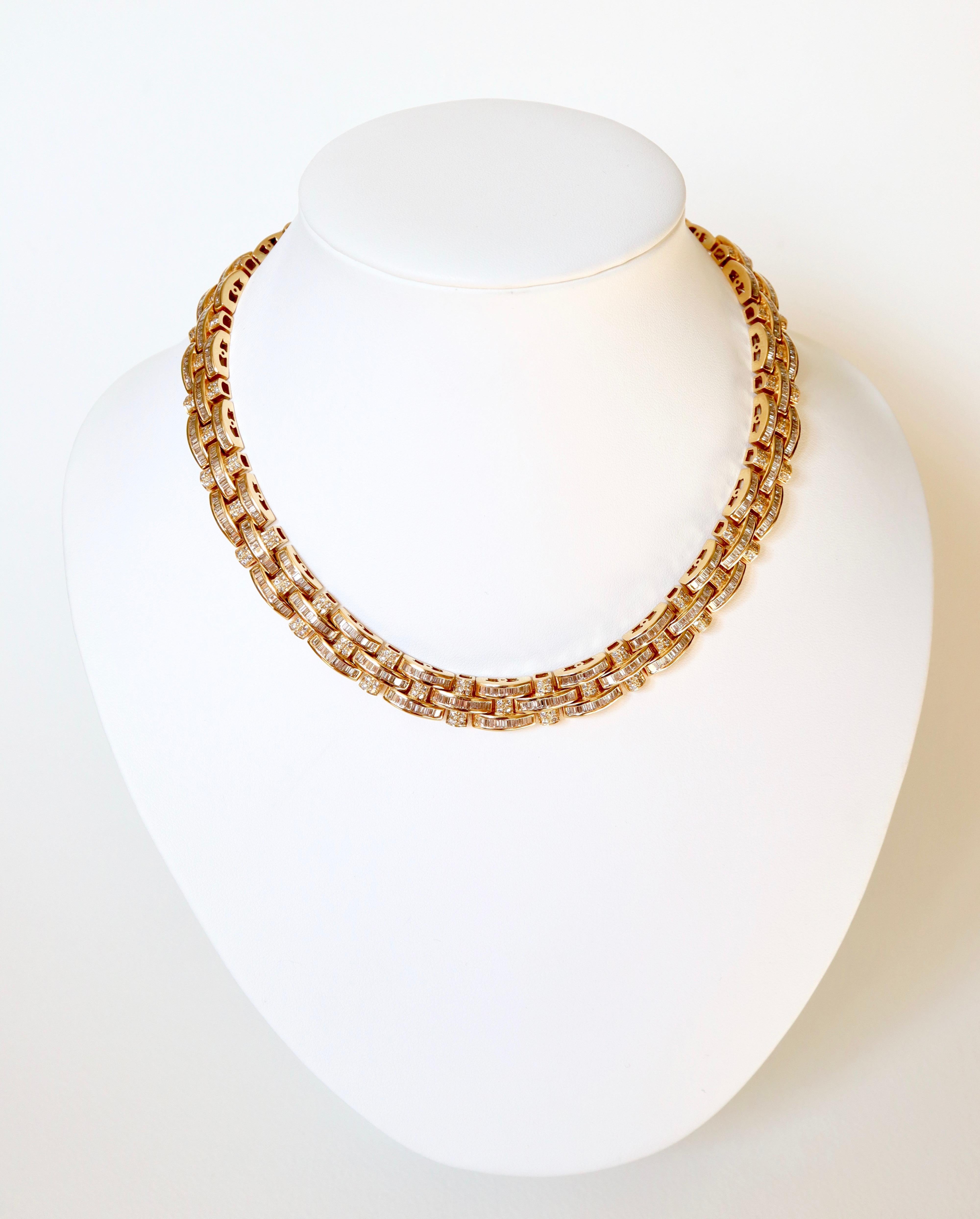 Tank 18-karat yellow gold diamond necklace
Articulated 18-carat yellow gold necklace paved with Tank mesh diamonds.
The links are entirely paved with diamonds except on the back part of the necklace.
Alternating links setting baguette diamonds and