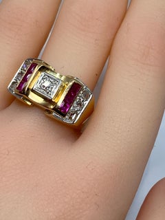 Bague TANK en or 18 carats et platine sertie de diamants et de rubis synthétiques