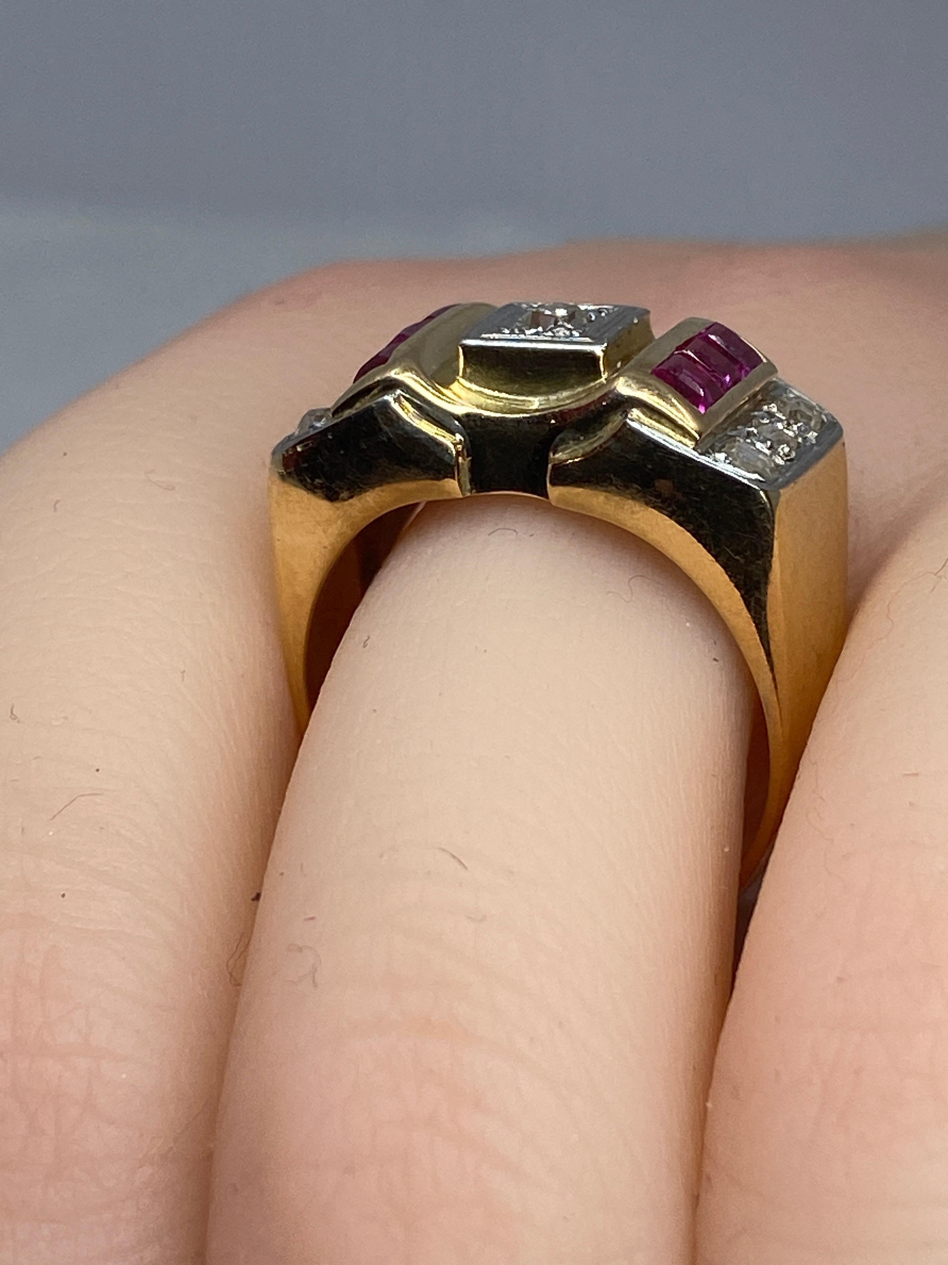 Tank Ring in 18 Carat Gold and Platinium Set with Diamonds and Synthetic Rubies In Good Condition For Sale In VERSAILLES, FR