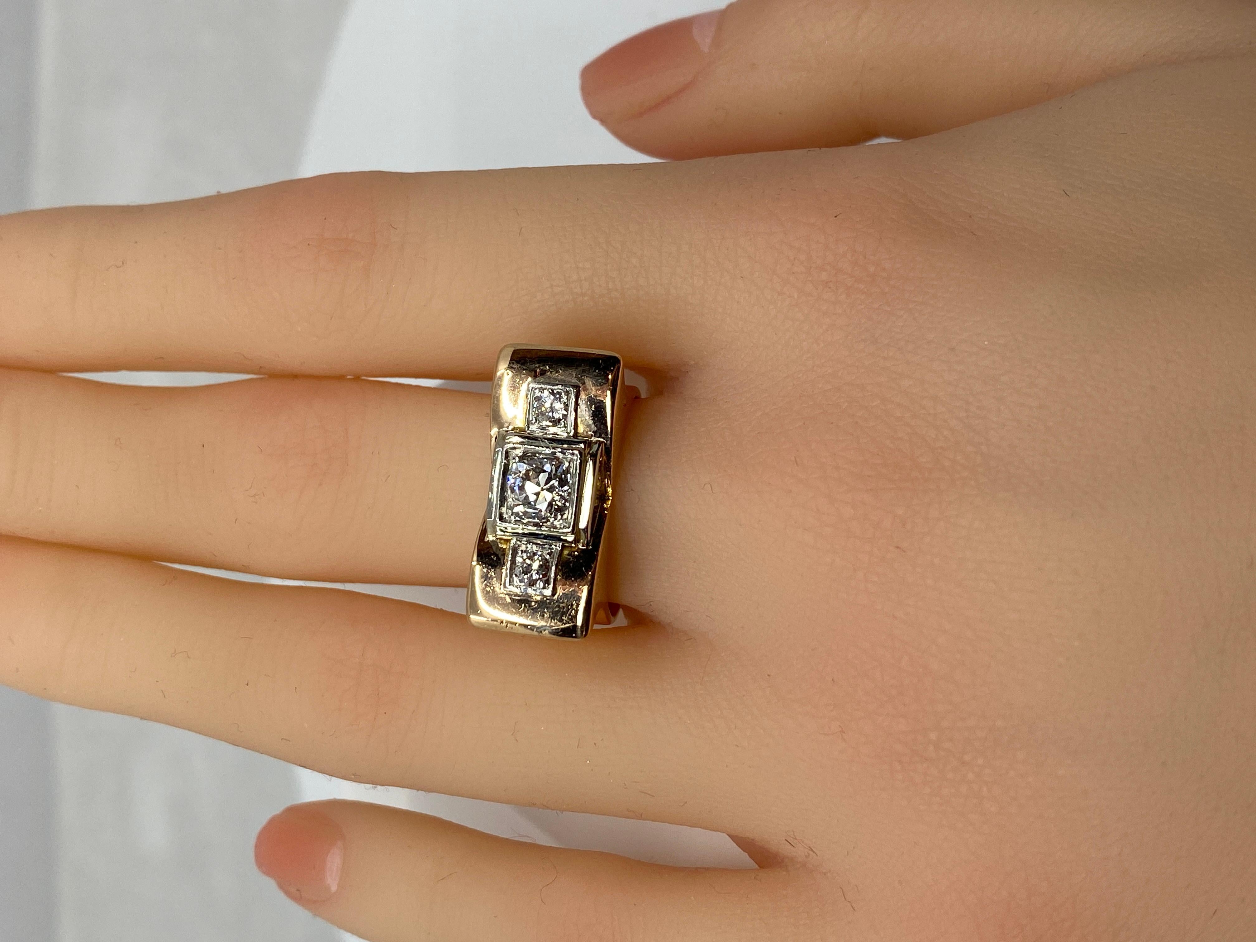 TANK ring in 18 carat gold set with 3 diamonds  9
