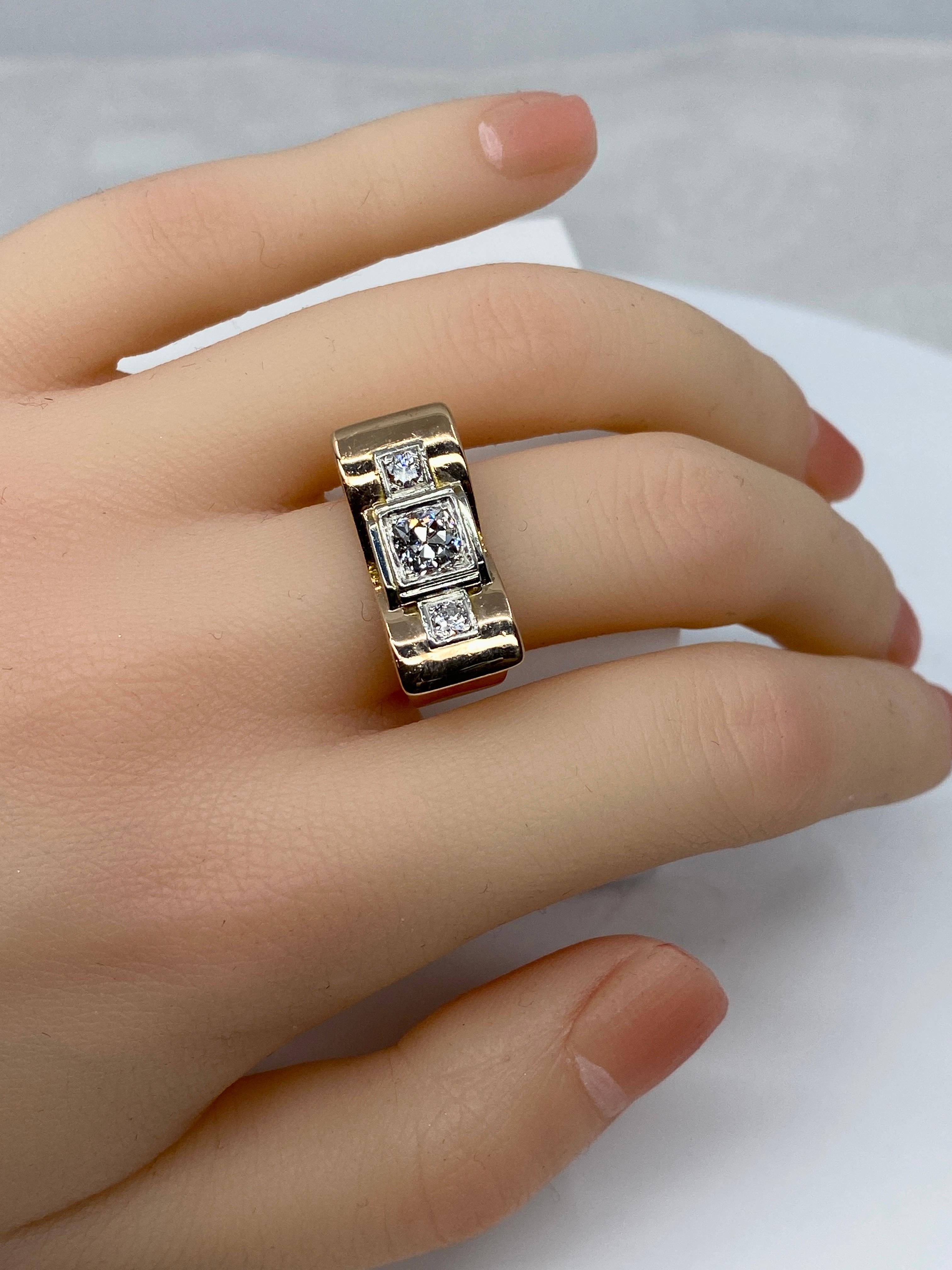 TANK ring in 18 carat gold set with 3 diamonds  10