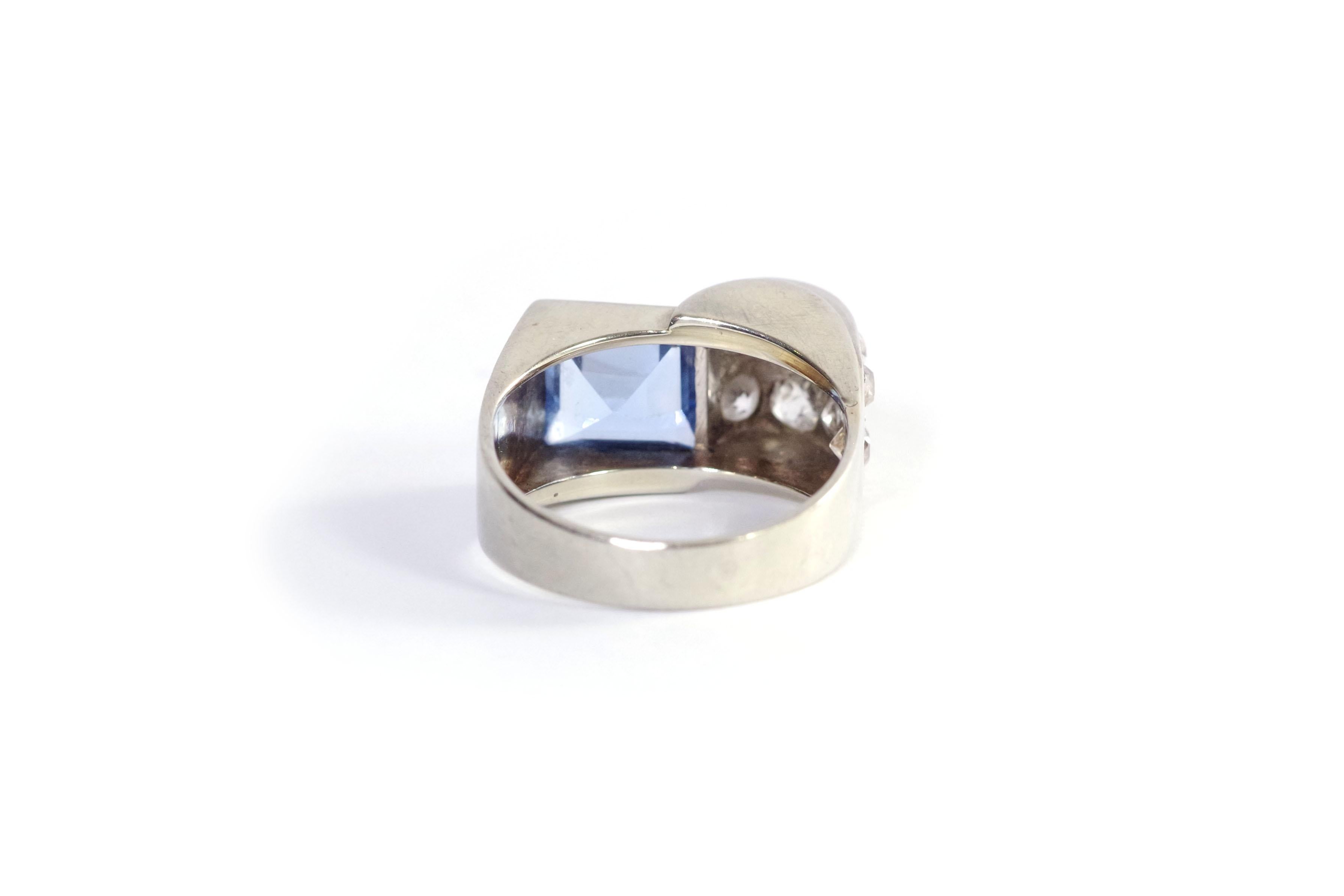 Women's Tank ring with diamonds in 18 karat gold and platinum For Sale